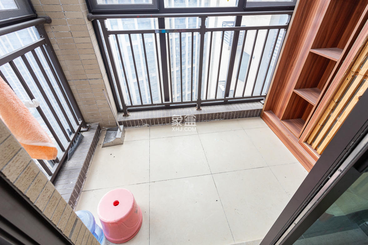 时代倾城二期  4室2厅2卫    109.98万 时代倾城二期  4室2厅2卫    109.98万阳台