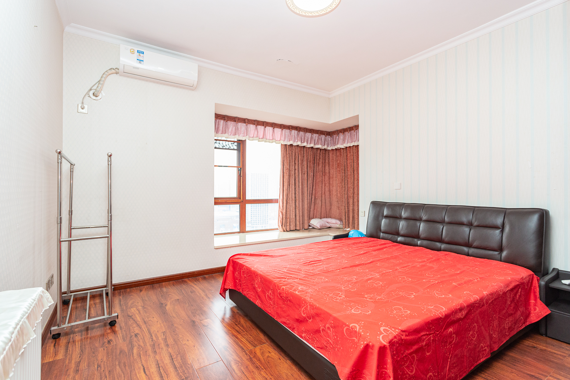 勤诚达新界 5室2厅2卫 169.8万 勤诚达新界 5室2厅2卫 169.8万卧室