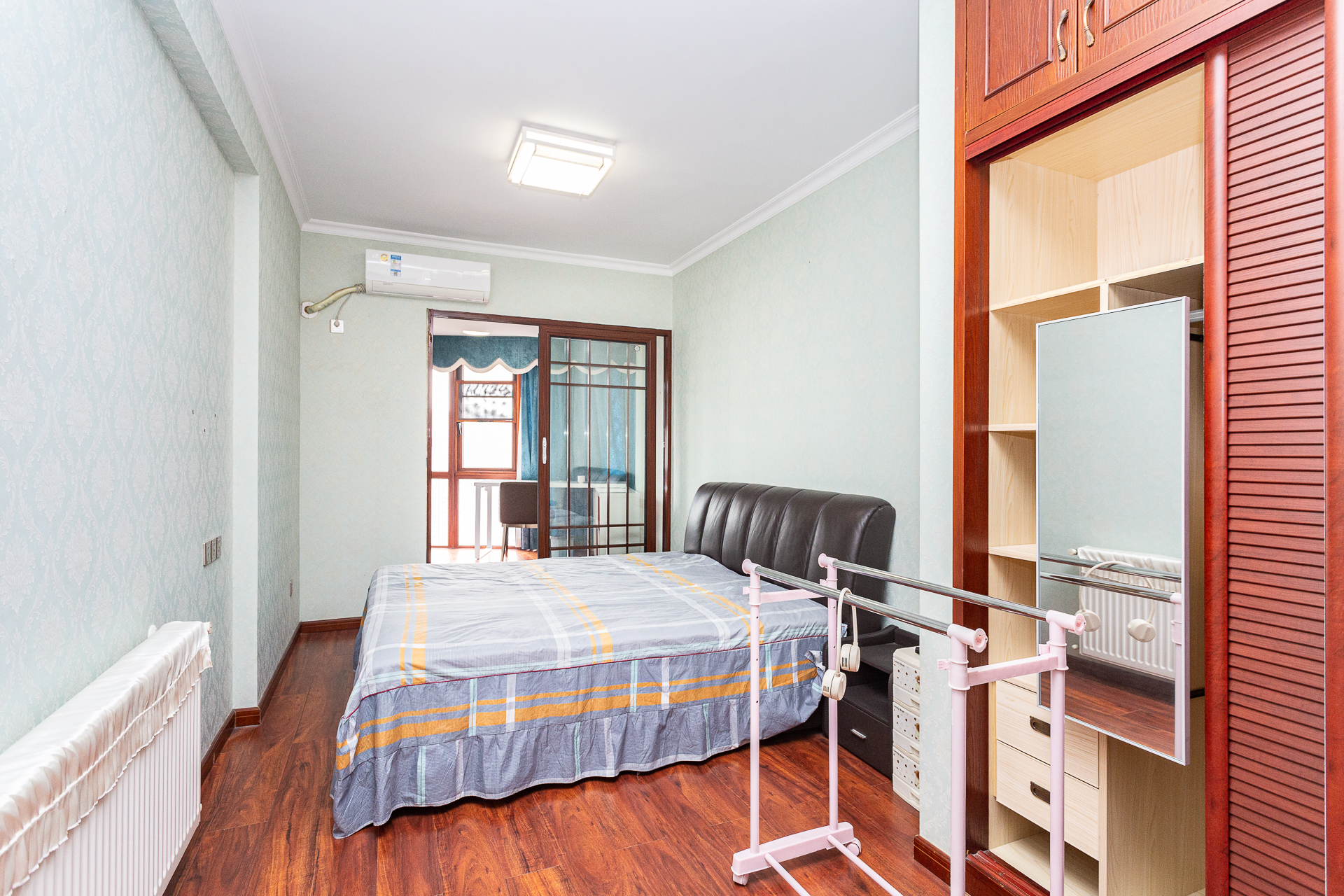 勤诚达新界 5室2厅2卫 169.8万 勤诚达新界 5室2厅2卫 169.8万卧室