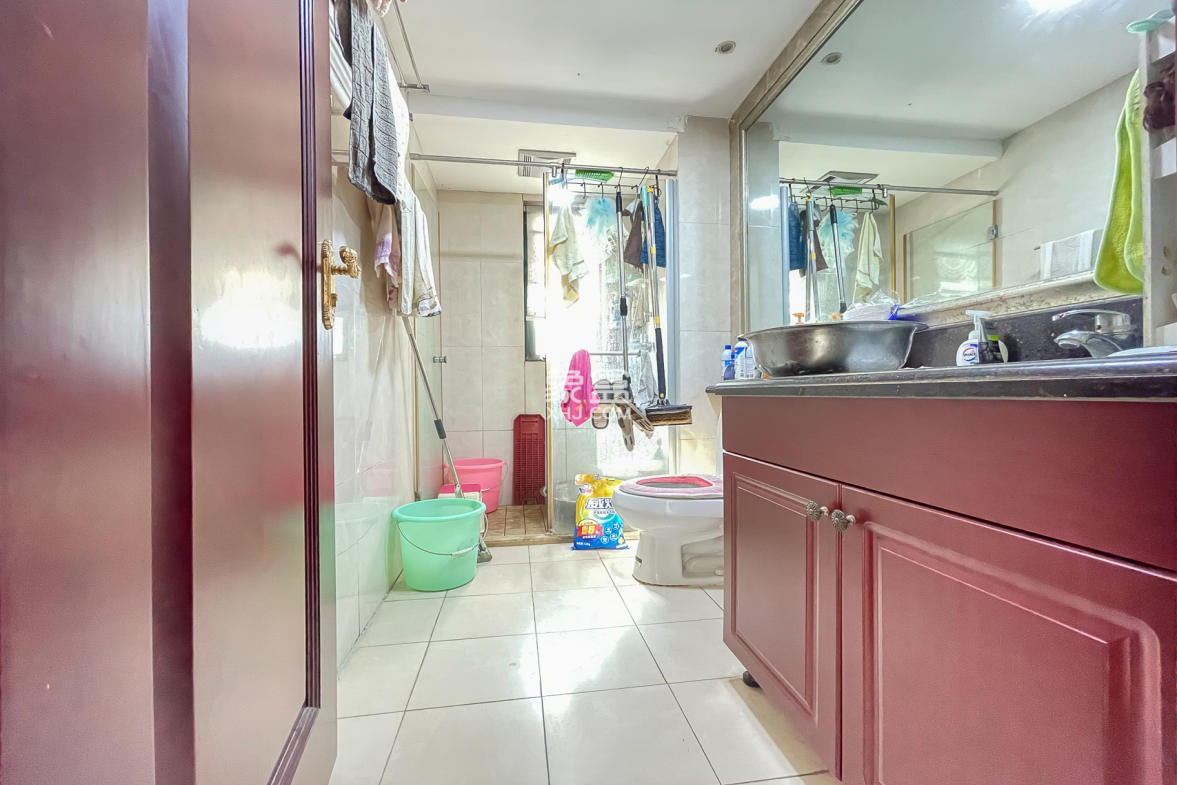 恒大名都 3室2厅1卫 70.0万 恒大名都 3室2厅1卫 70.0万卫生间