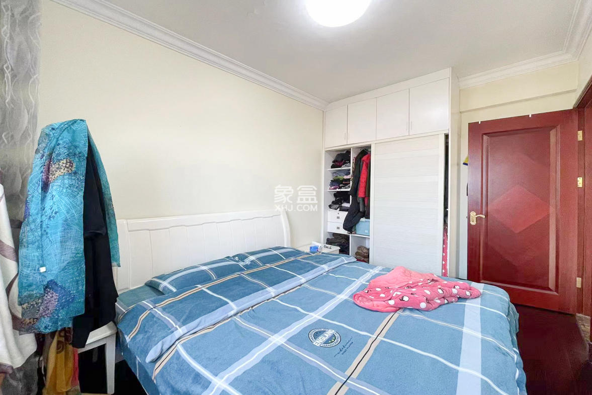 恒大名都 3室2厅1卫 70.0万 恒大名都 3室2厅1卫 70.0万卧室