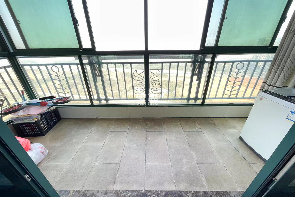 恒大名都 3室2厅1卫 70.0万 恒大名都 3室2厅1卫 70.0万阳台