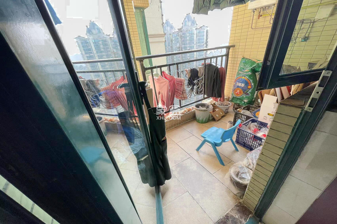 恒大名都 3室2厅1卫 70.0万 恒大名都 3室2厅1卫 70.0万阳台