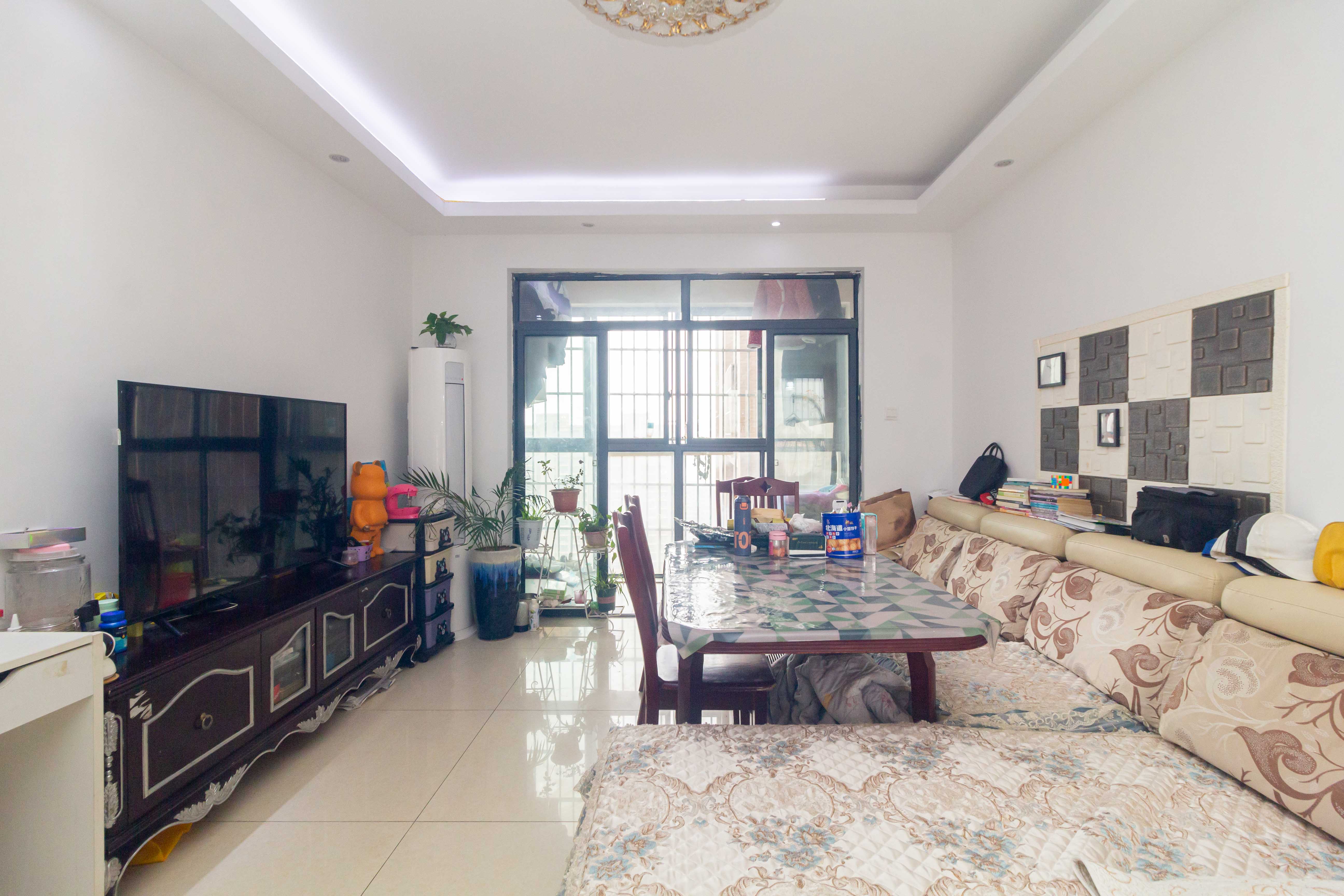 高林仕家 3室2厅1卫 65.8万 高林仕家 3室2厅1卫 65.8万客厅