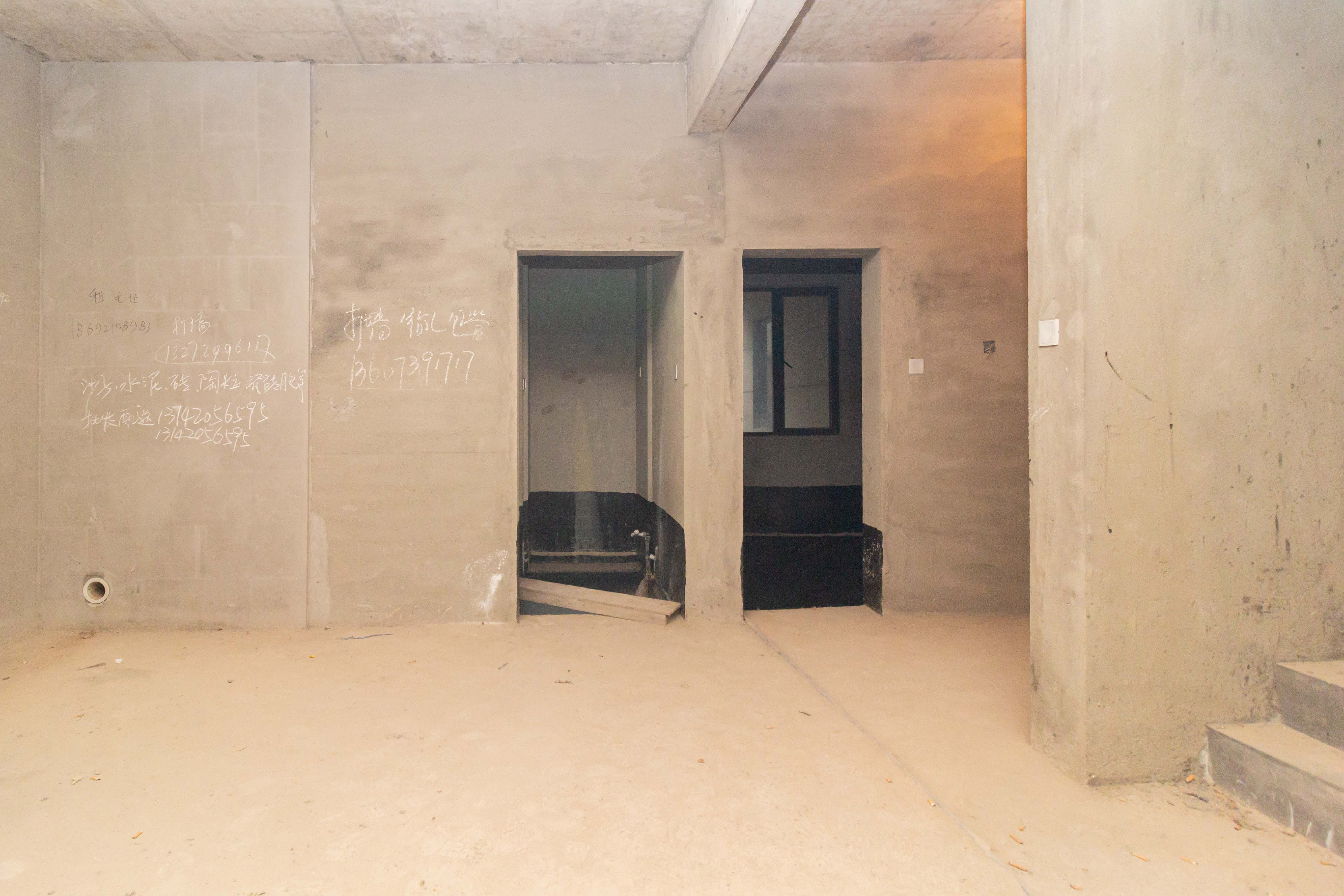 广悦星苑润园 5室2厅2卫 190.0万 广悦星苑润园 5室2厅2卫 190.0万客厅