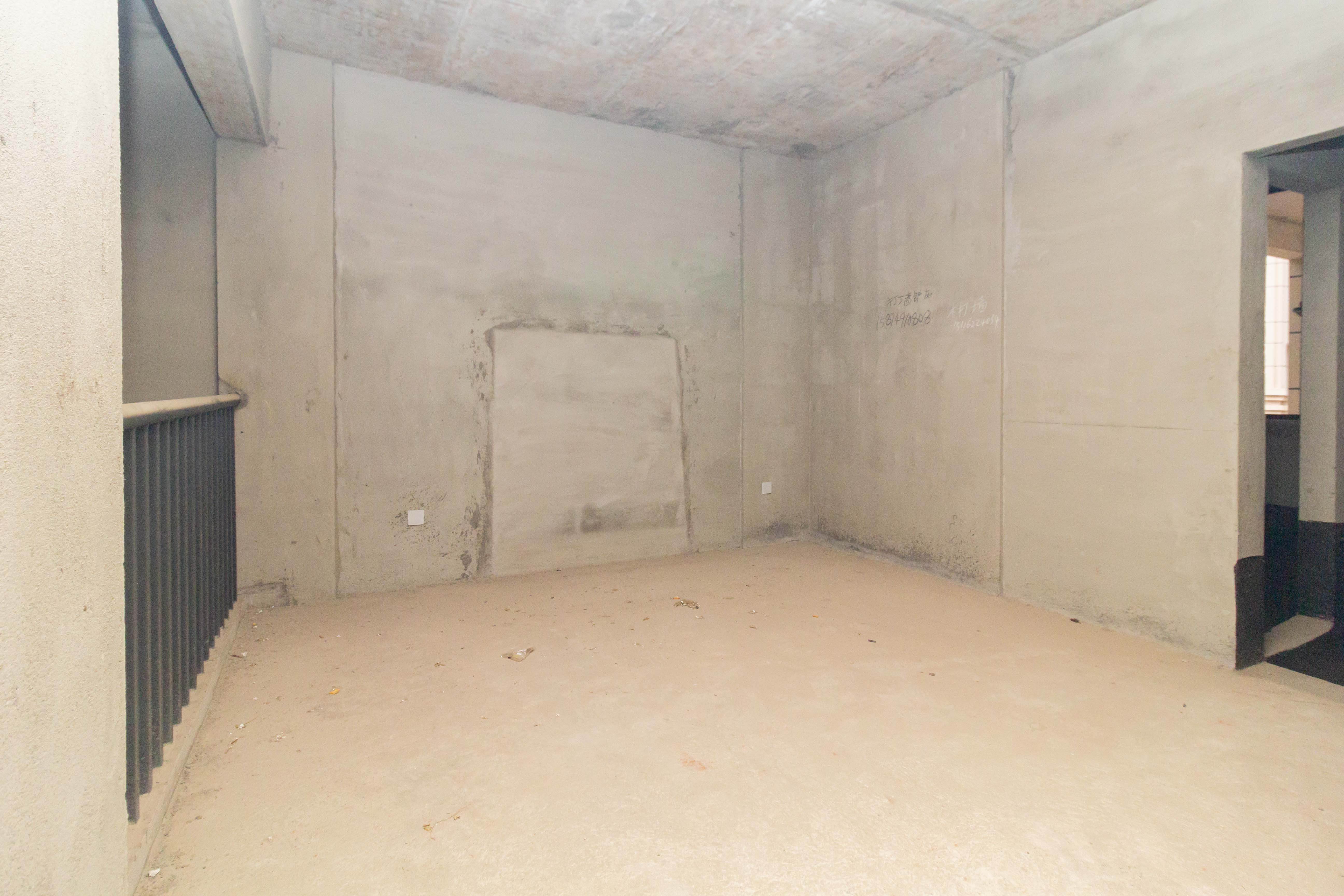 广悦星苑润园 5室2厅2卫 190.0万 广悦星苑润园 5室2厅2卫 190.0万卧室