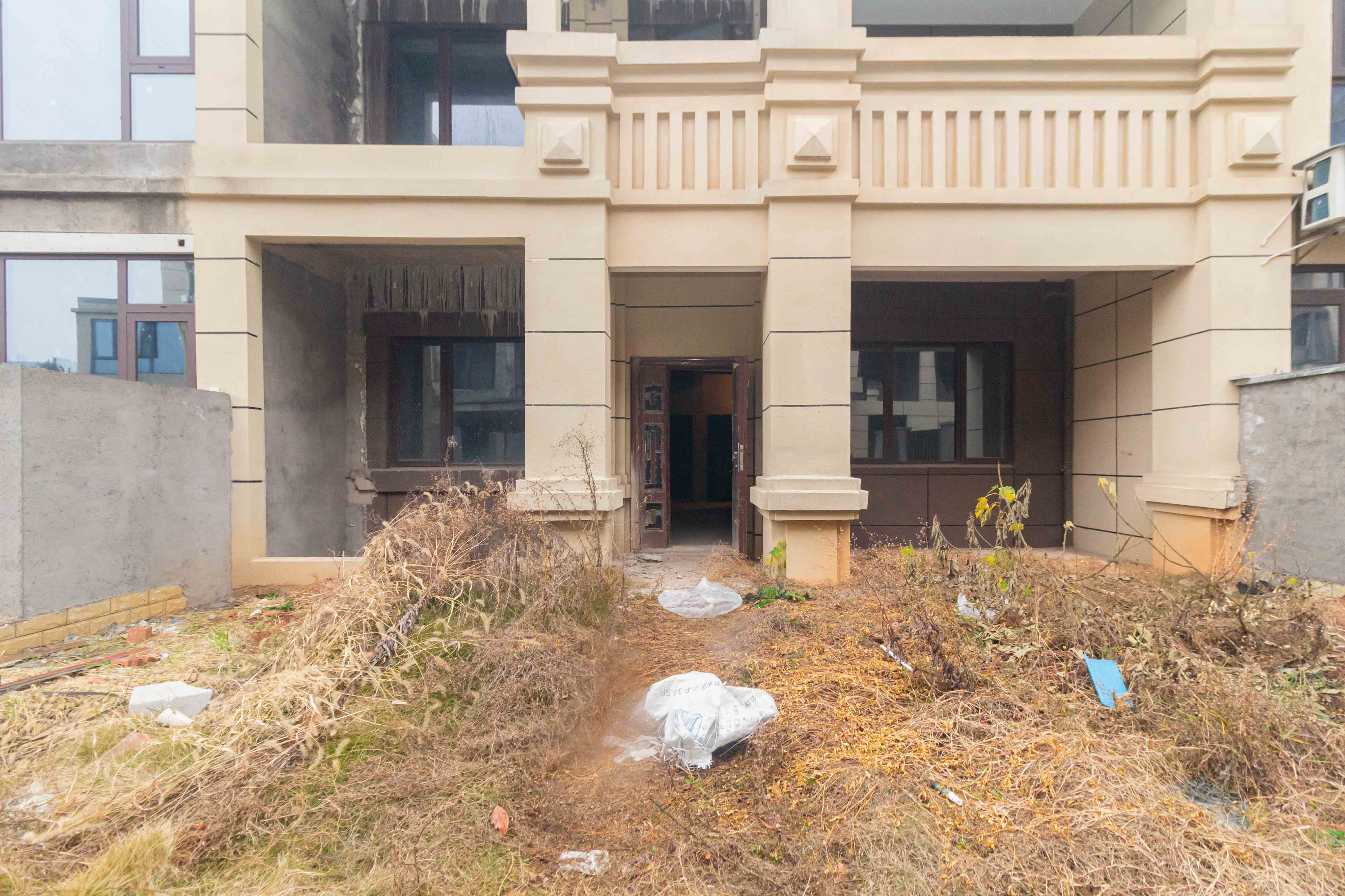 广悦星苑润园 5室2厅2卫 190.0万 广悦星苑润园 5室2厅2卫 190.0万阳台