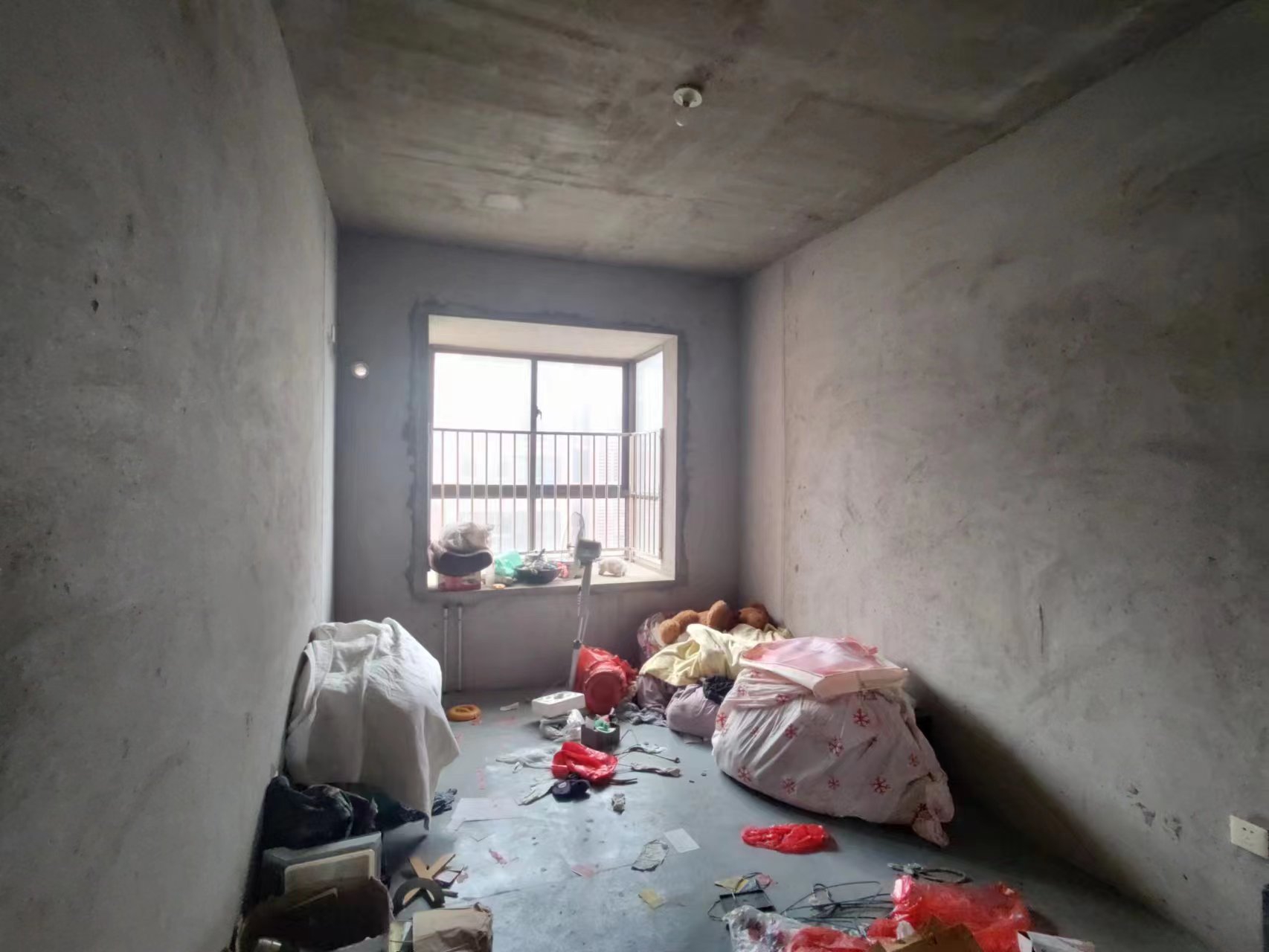 天心金桂园住宅小区  4室2厅2卫   220.00万卧室