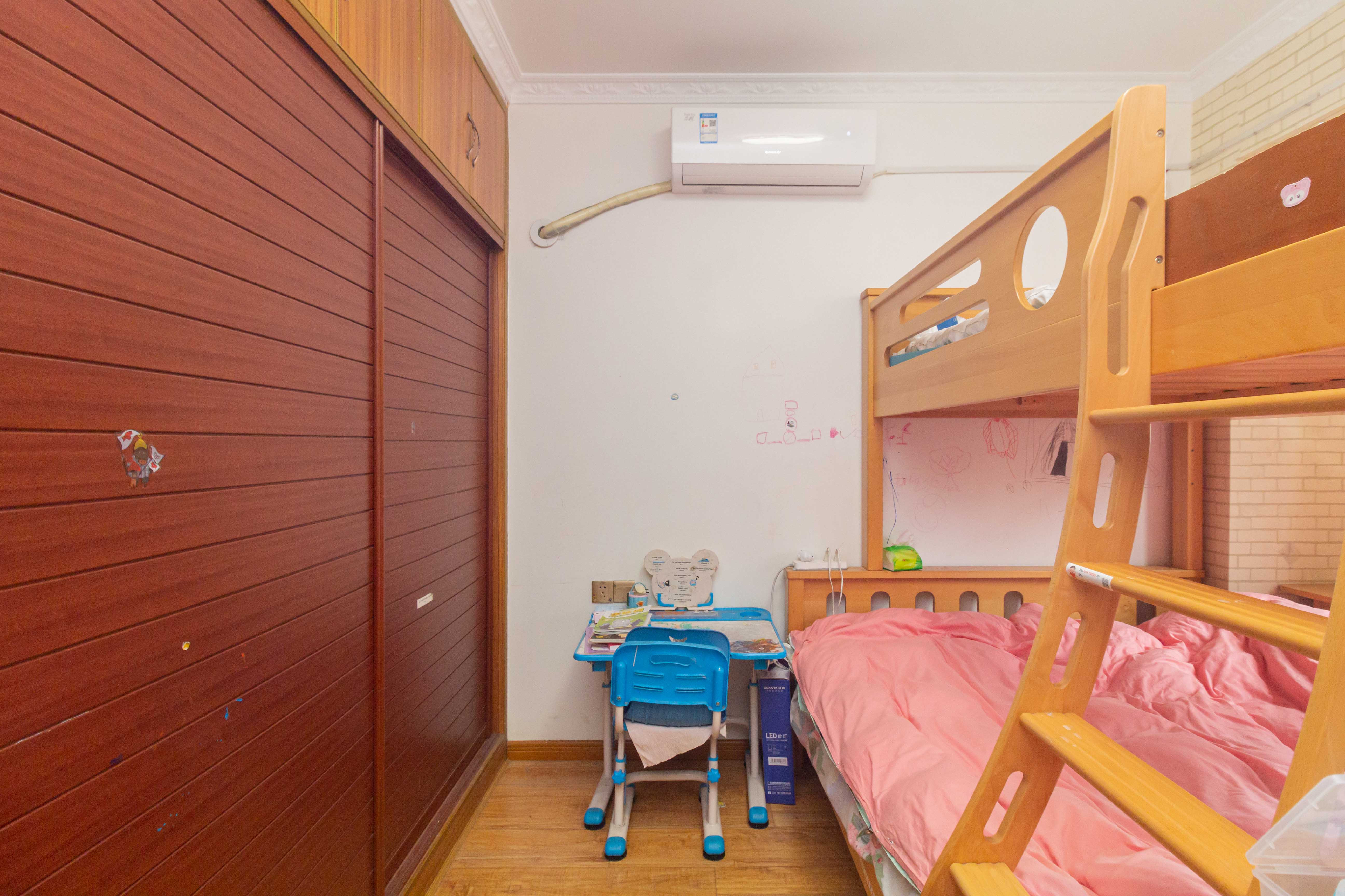 三景华御 3室2厅1卫 58.8万 三景华御 3室2厅1卫 58.8万卧室