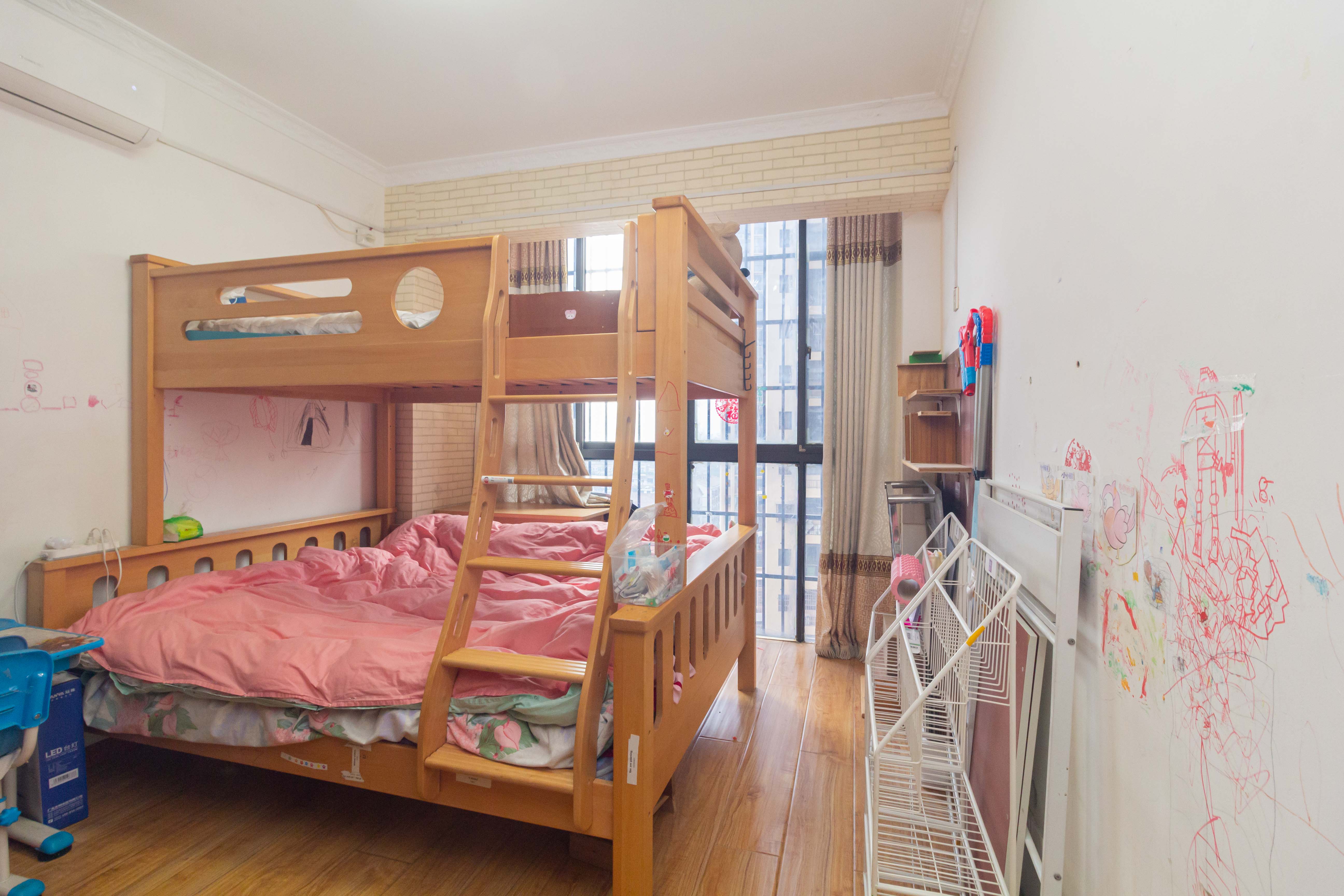 三景华御 3室2厅1卫 58.8万 三景华御 3室2厅1卫 58.8万卧室