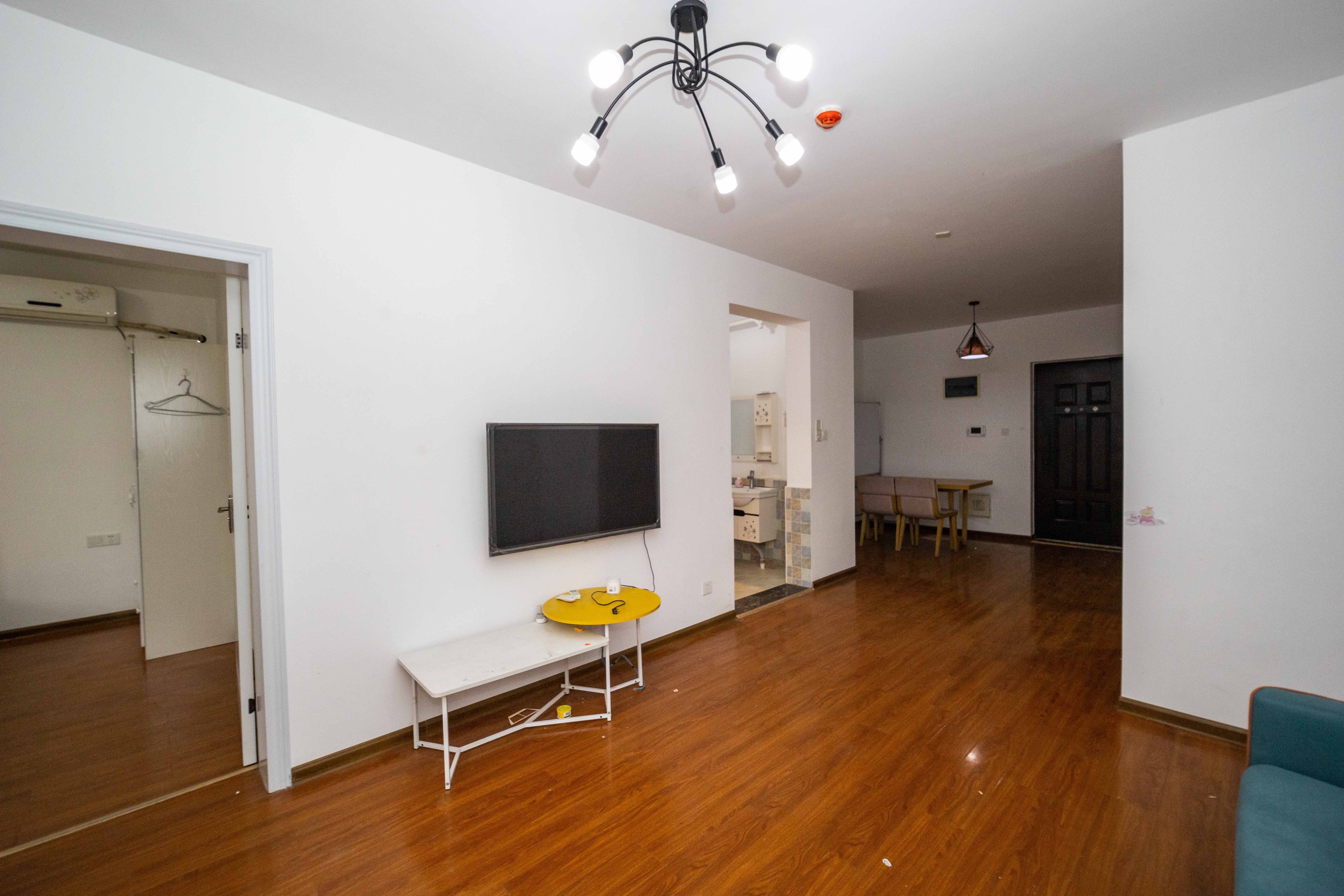 金地格林公馆 3室2厅1卫 73.3万 金地格林公馆 3室2厅1卫 73.3万客厅