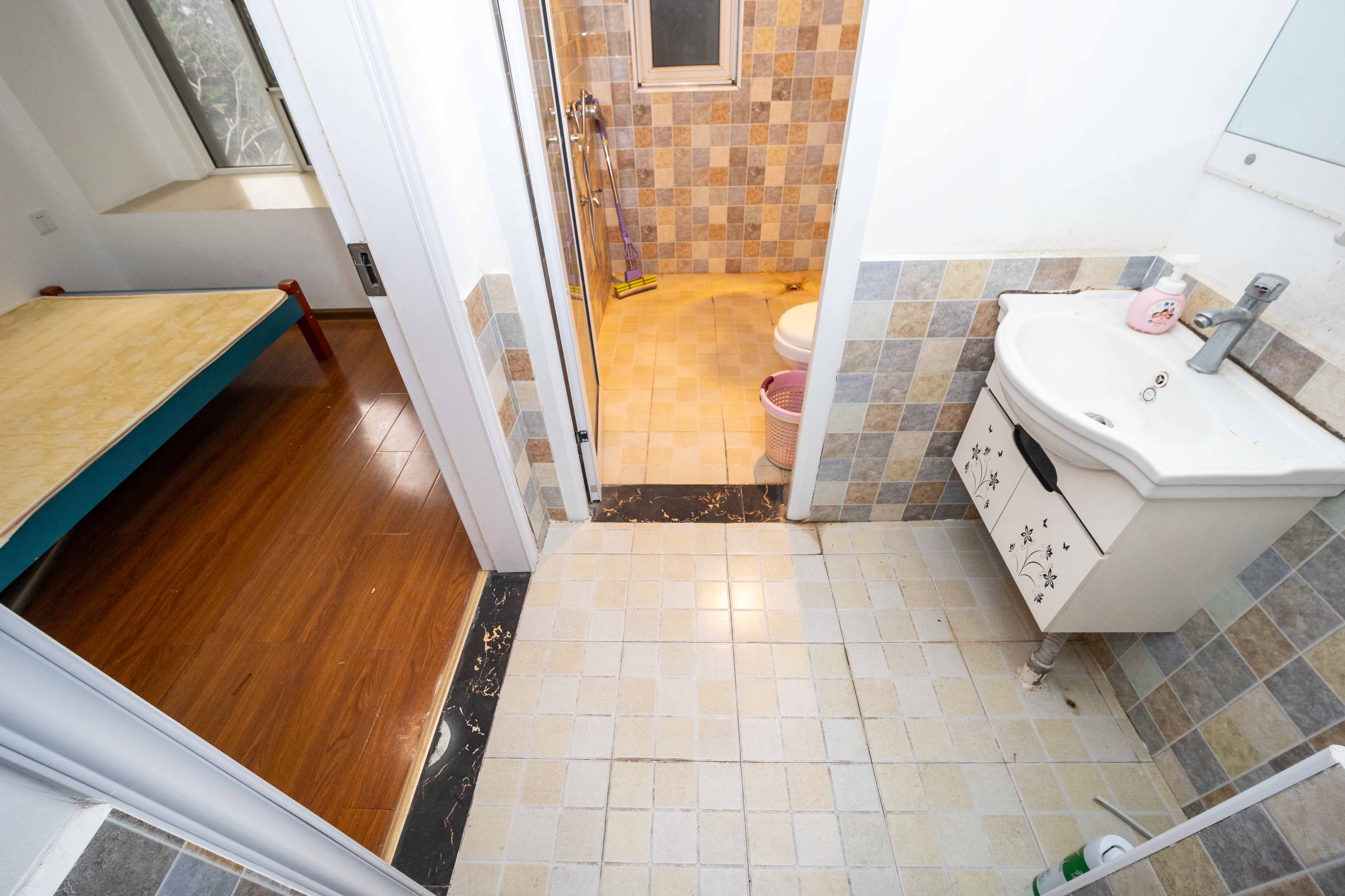 金地格林公馆 3室2厅1卫 73.3万 金地格林公馆 3室2厅1卫 73.3万卫生间