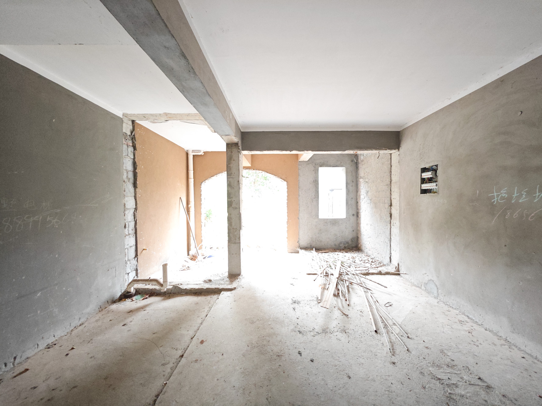 保利城(中航城国际社区、郡原美村) 5室3厅3卫 238.0万 保利城(中航城国际社区、郡原美村) 5室3厅3卫 238.0万客厅