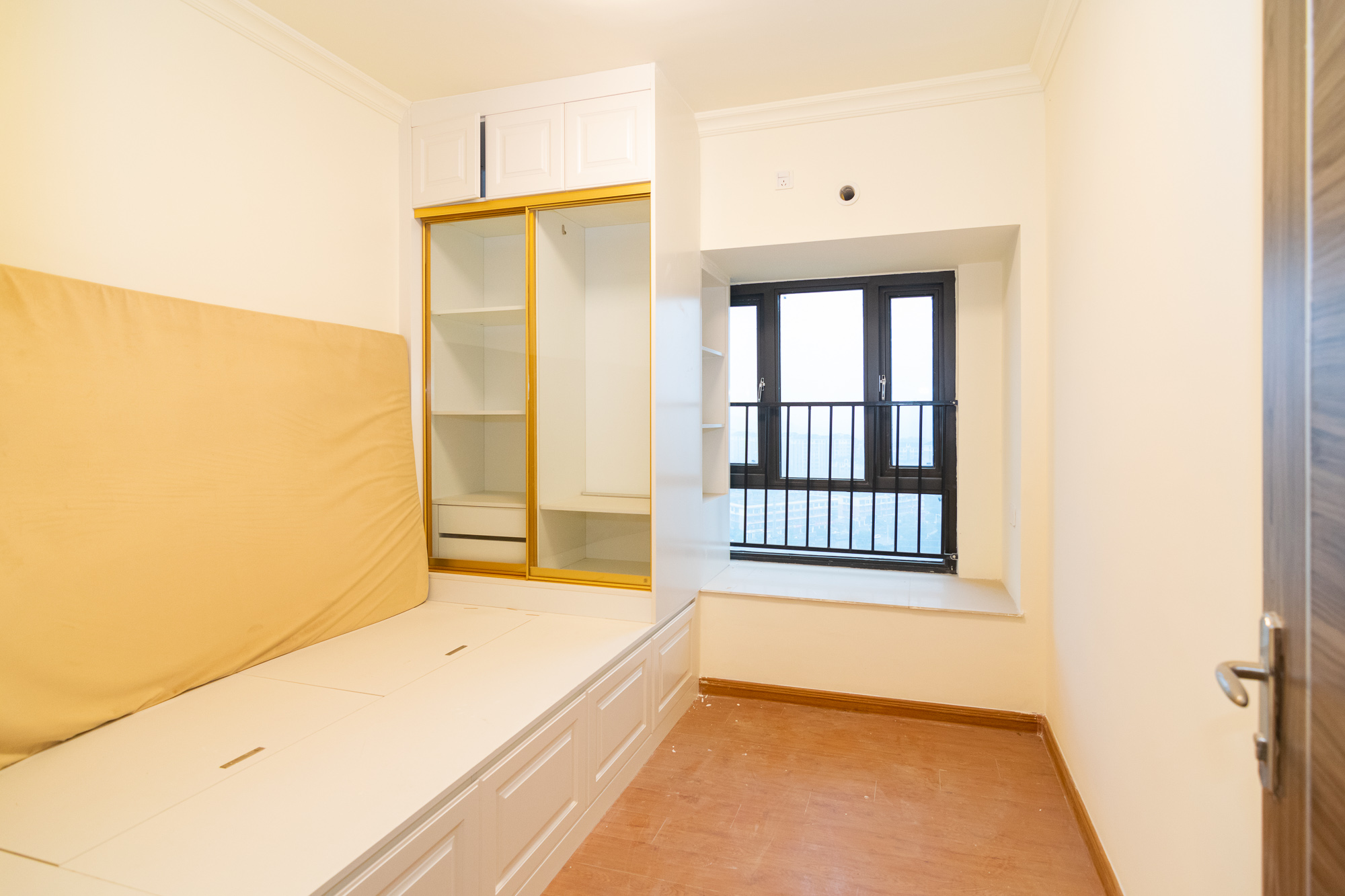 碧桂园高尔夫花园 3室2厅2卫 79.0万 碧桂园高尔夫花园 3室2厅2卫 79.0万卧室