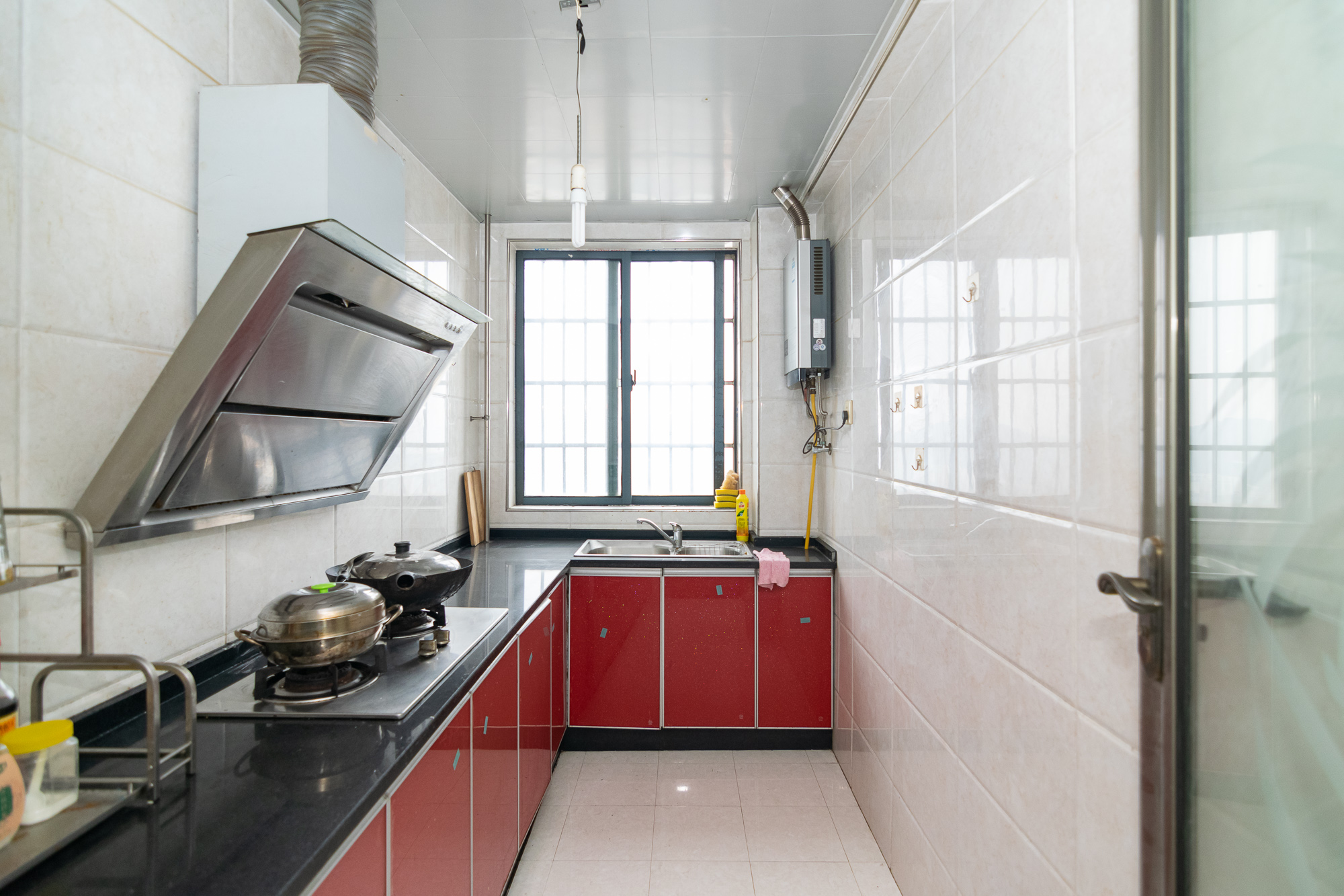 新雅黄金苑 2室2厅1卫 32.8万 新雅黄金苑 2室2厅1卫 32.8万厨房