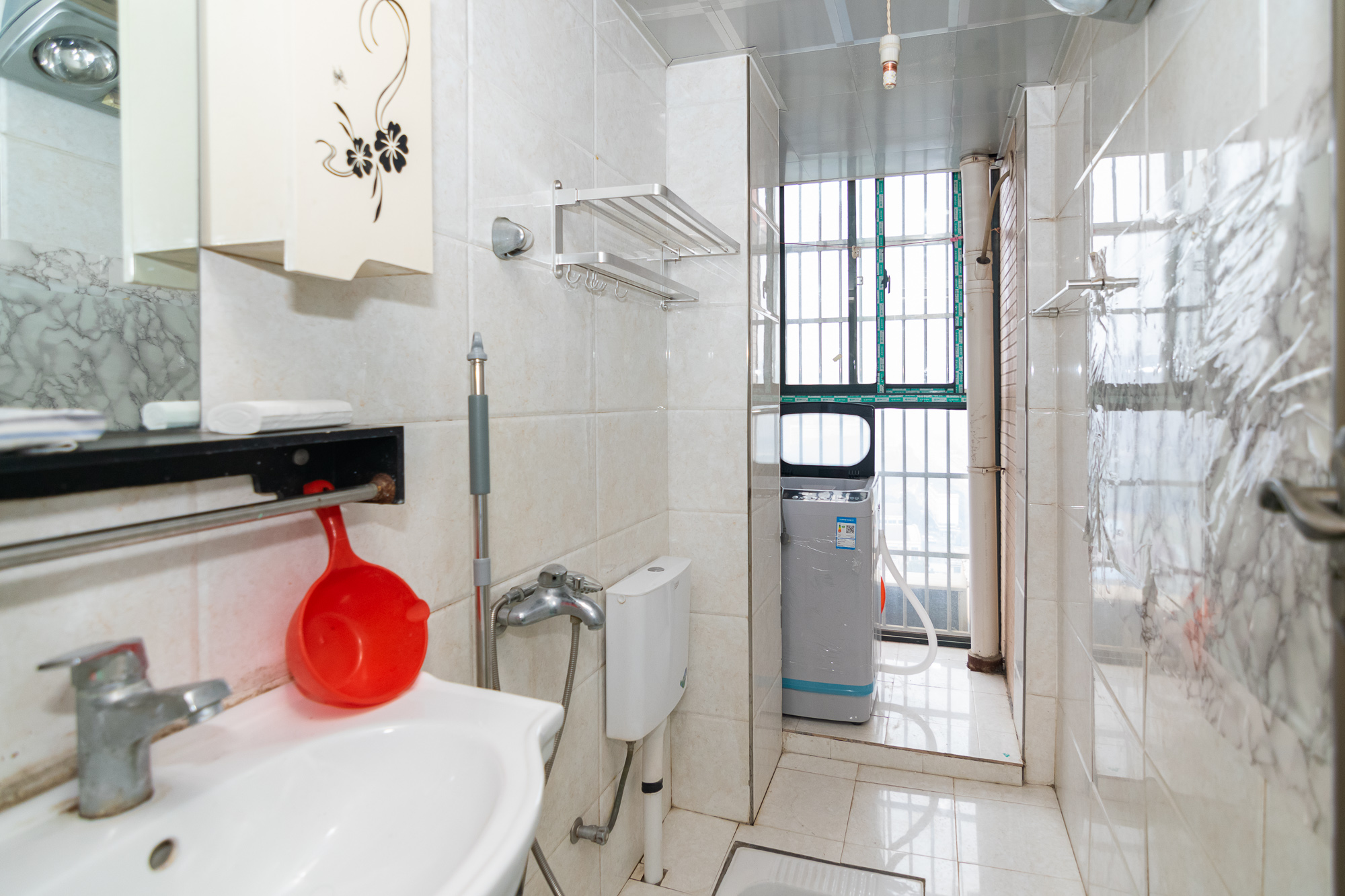 新雅黄金苑 2室2厅1卫 32.8万 新雅黄金苑 2室2厅1卫 32.8万卫生间