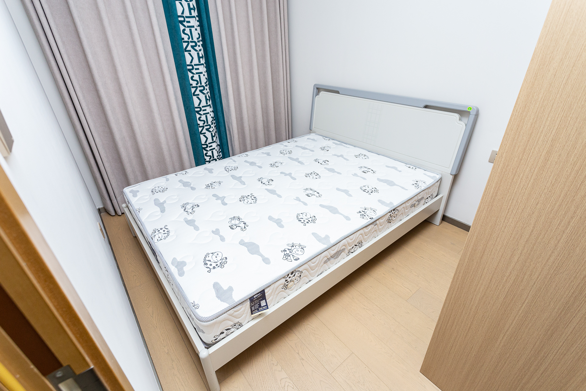 时代倾城四期  2室2厅1卫   85.00万卧室