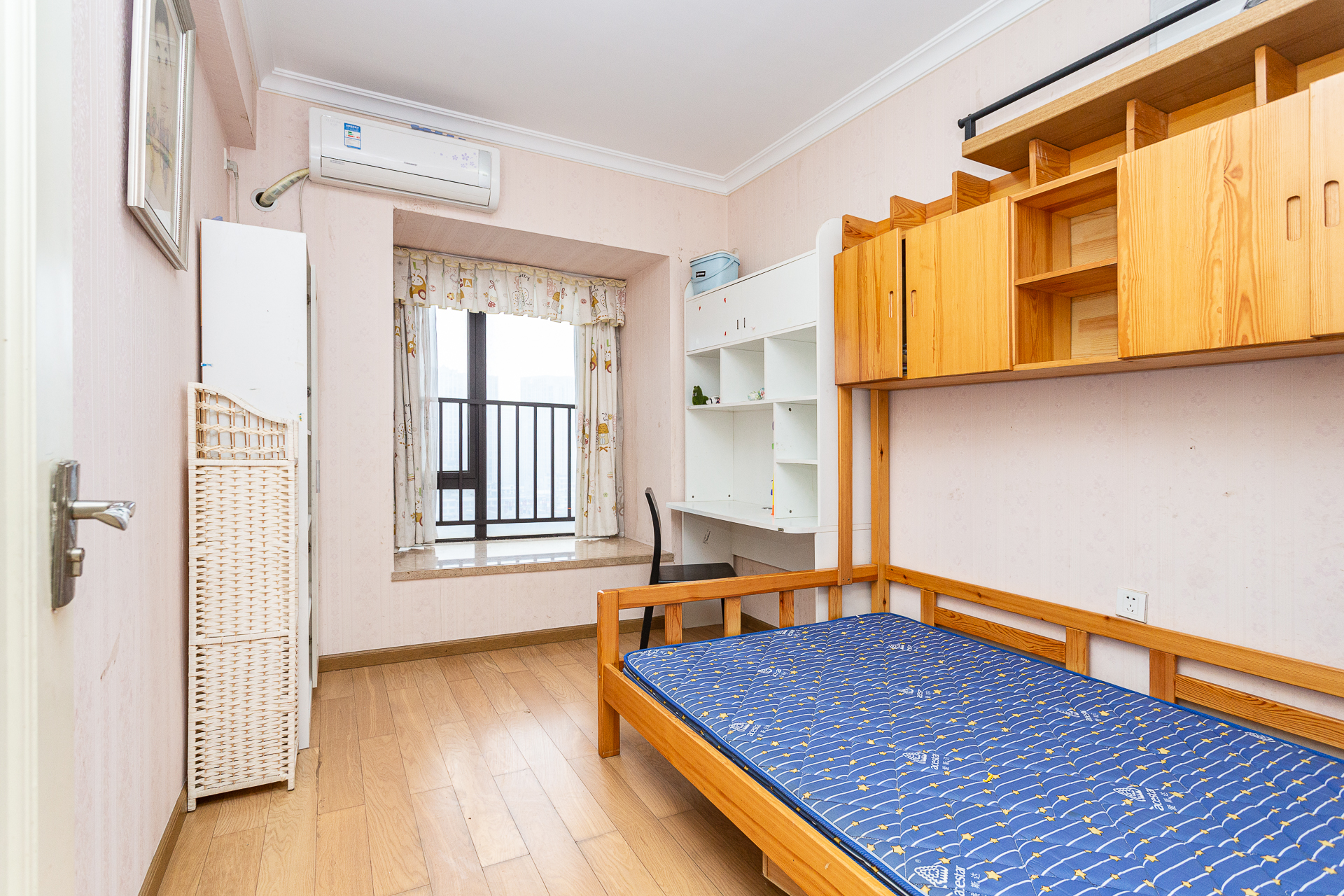 时代倾城一期 3室2厅1卫 86.0万 时代倾城一期 3室2厅1卫 86.0万卧室