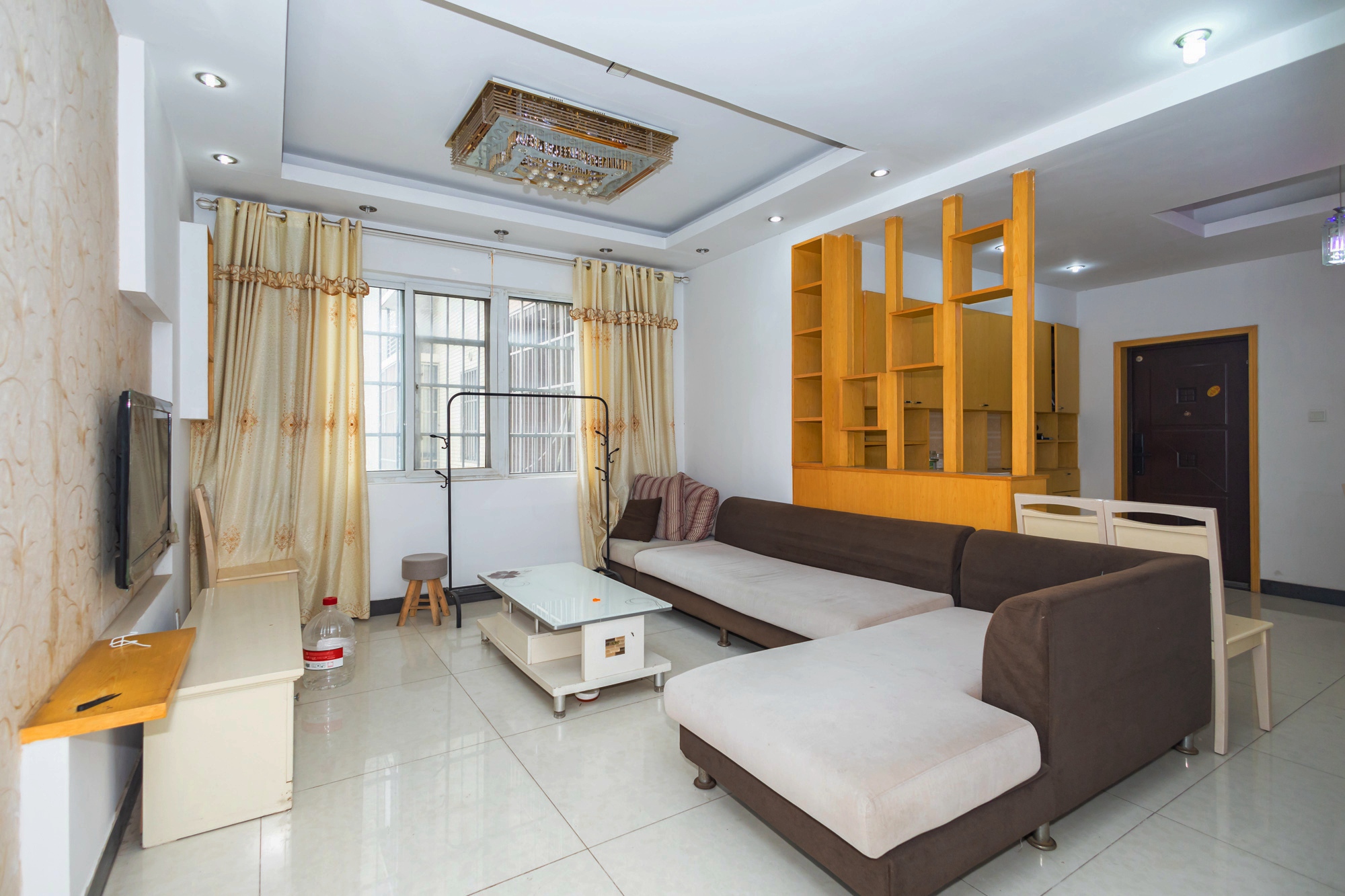 楚天世纪城东苑 2室2厅1卫 39.8万 楚天世纪城东苑 2室2厅1卫 39.8万客厅