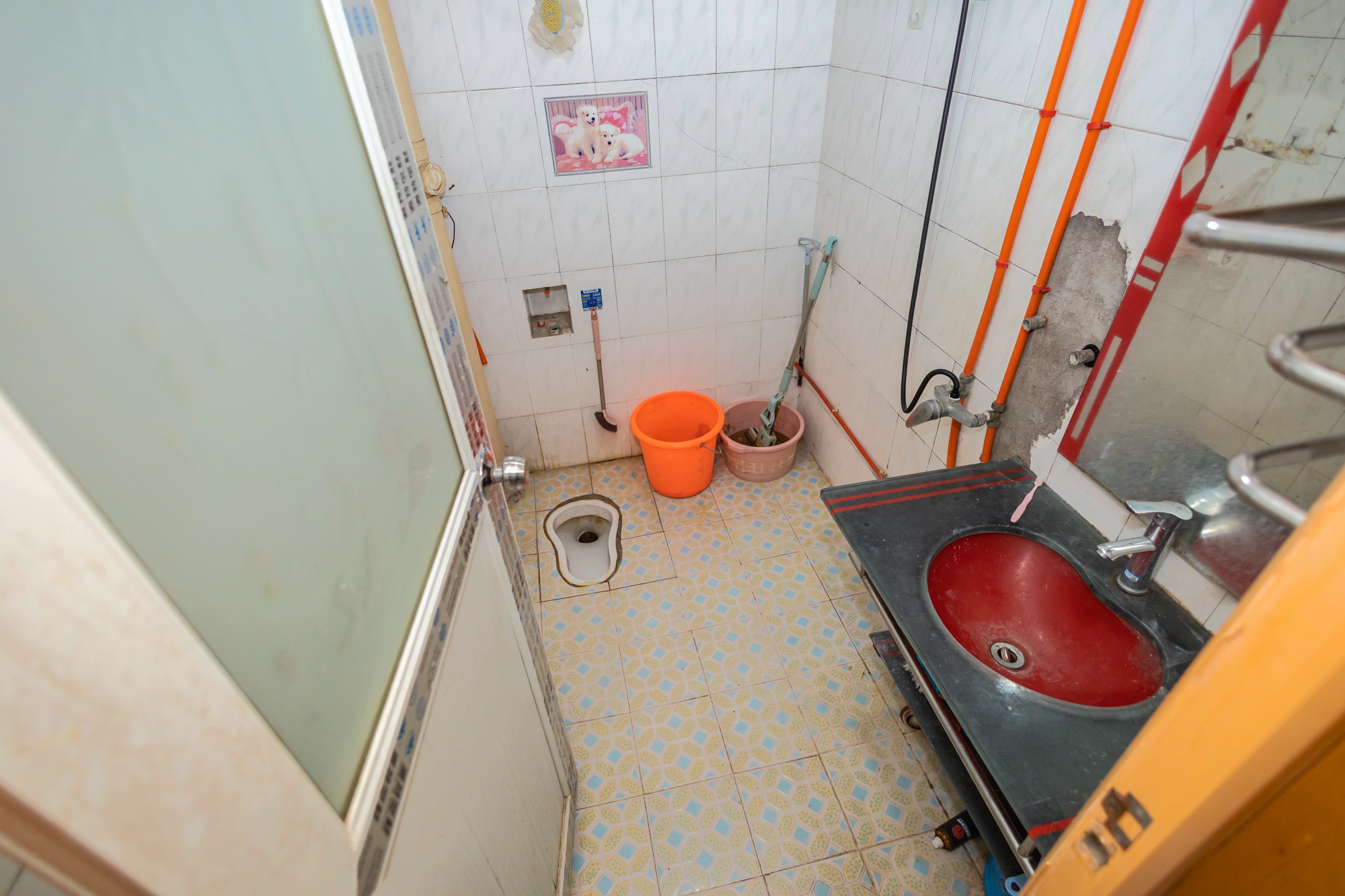 聚鑫大厦 3室2厅1卫 37.0万 聚鑫大厦 3室2厅1卫 37.0万卫生间