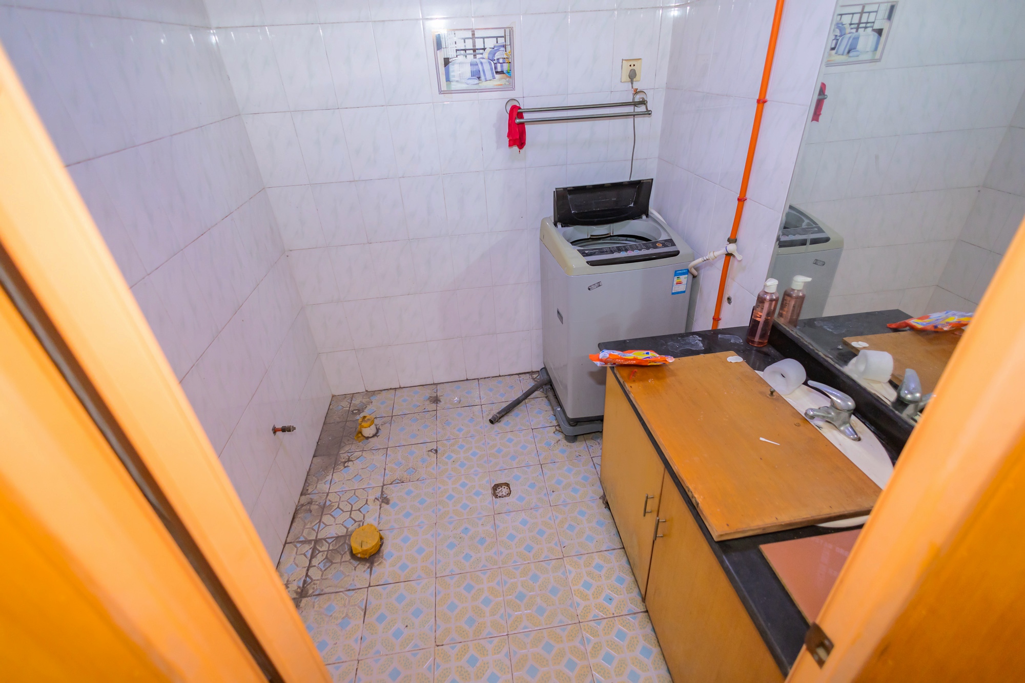 聚鑫大厦 3室2厅1卫 37.0万 聚鑫大厦 3室2厅1卫 37.0万卫生间