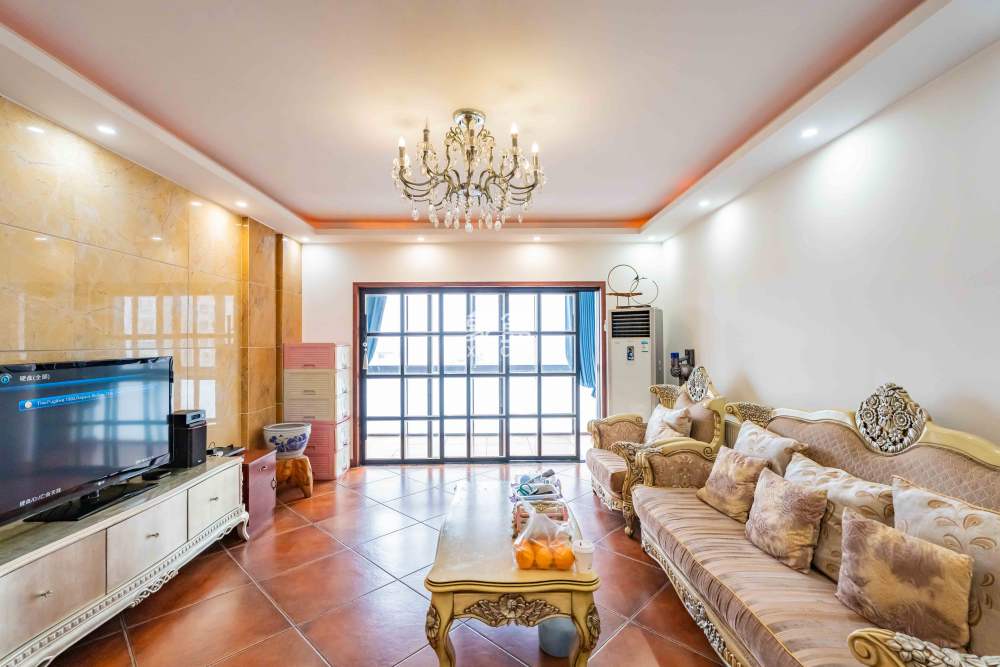 归心苑  4室2厅2卫    180.0万