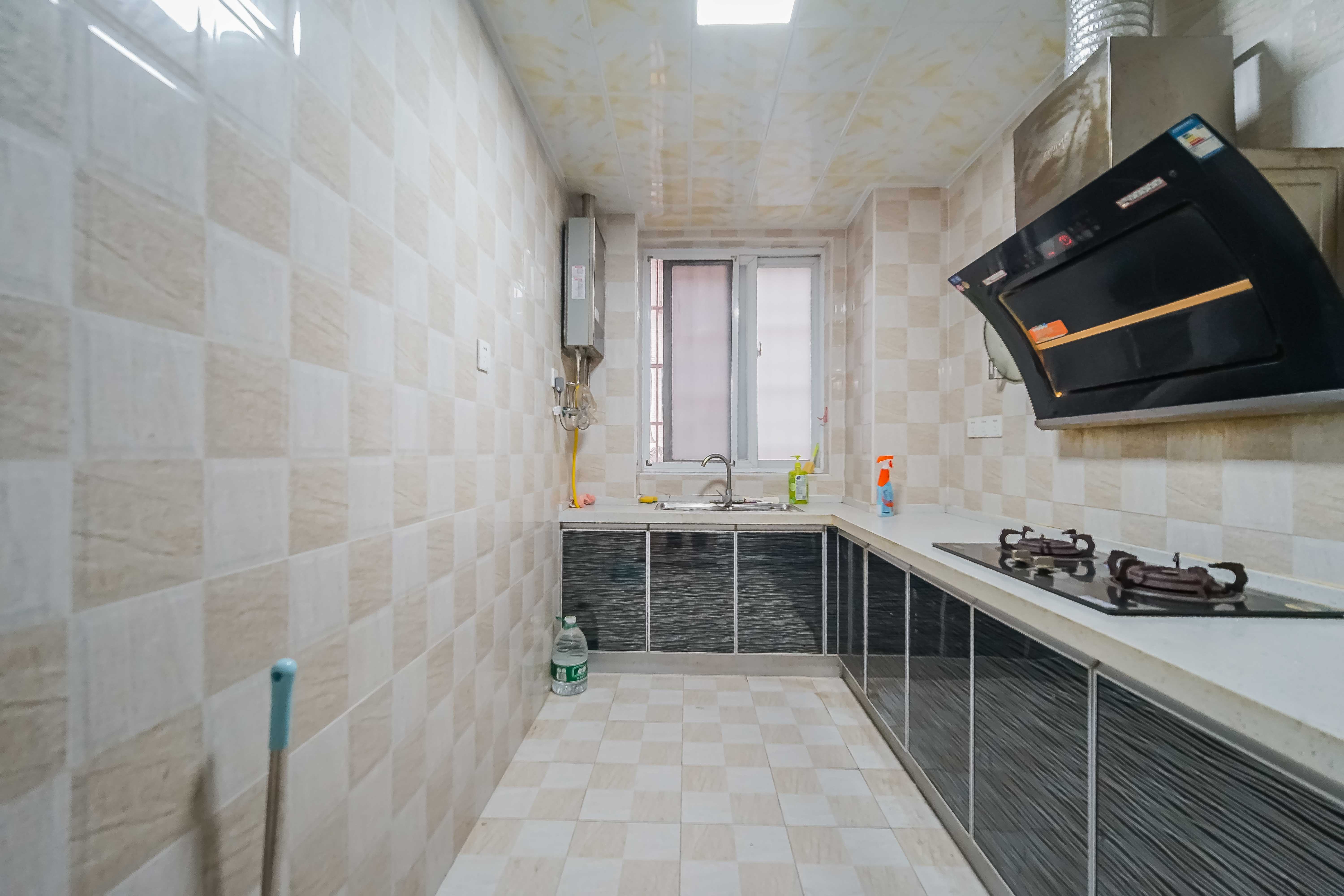 天凯东苑 2室2厅1卫 45.0万 天凯东苑 2室2厅1卫 45.0万厨房