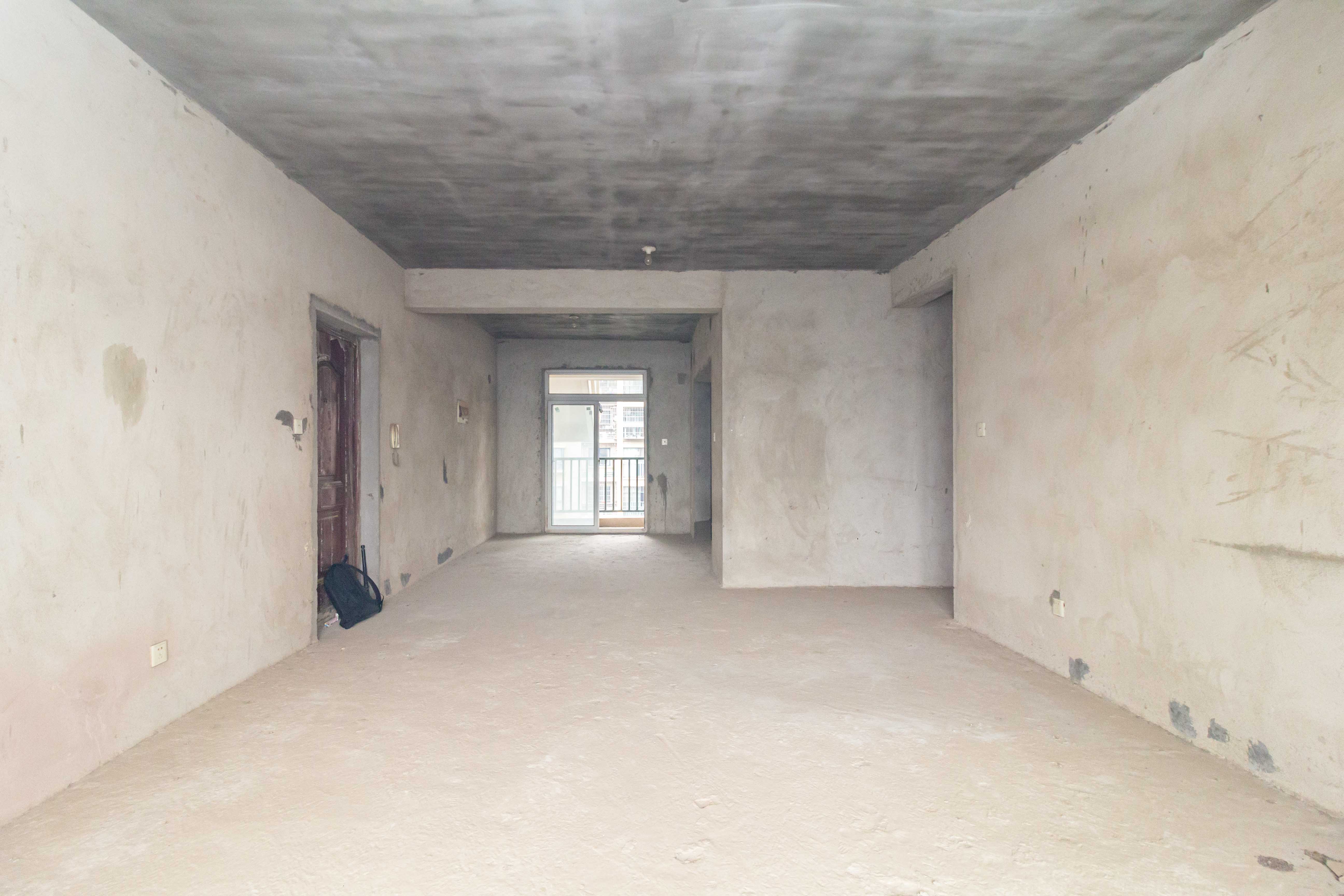 博雅湘水湾  3室2厅1卫    75.0万 博雅湘水湾  3室2厅1卫    75.0万客厅