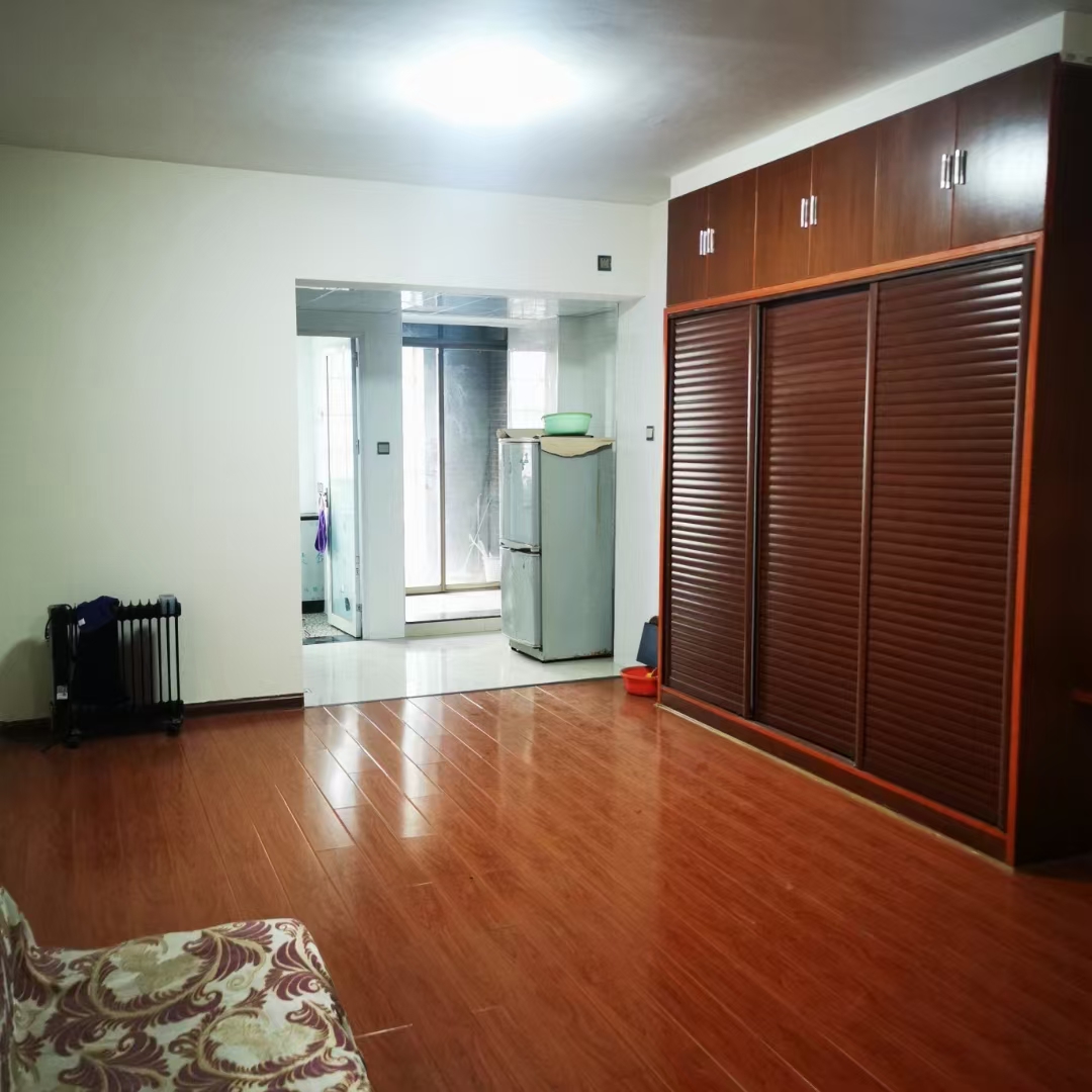 龙泰上品  1室1厅1卫   900.00元/月室内图1