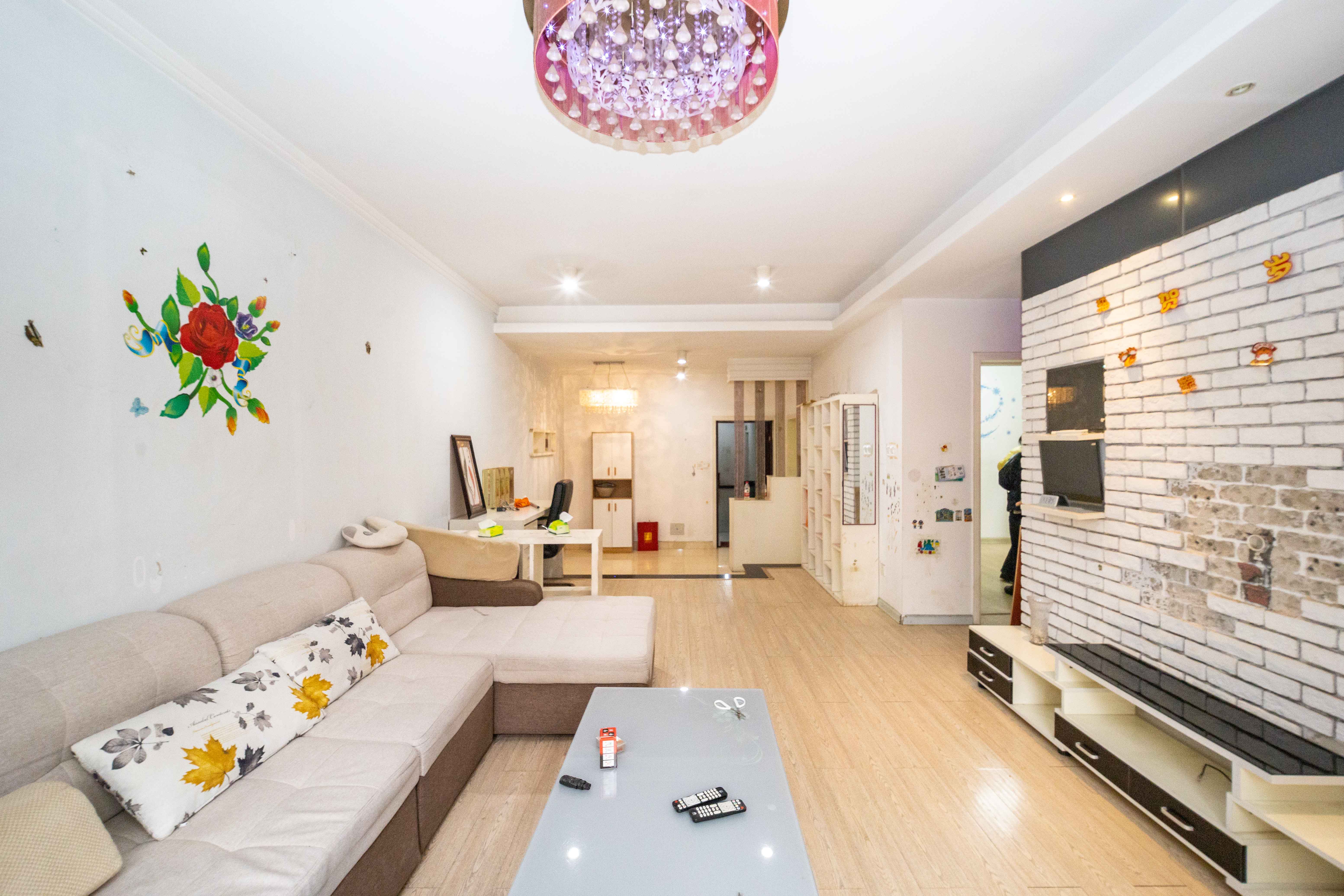 东玺门 2室2厅1卫 66.0万 东玺门 2室2厅1卫 66.0万客厅