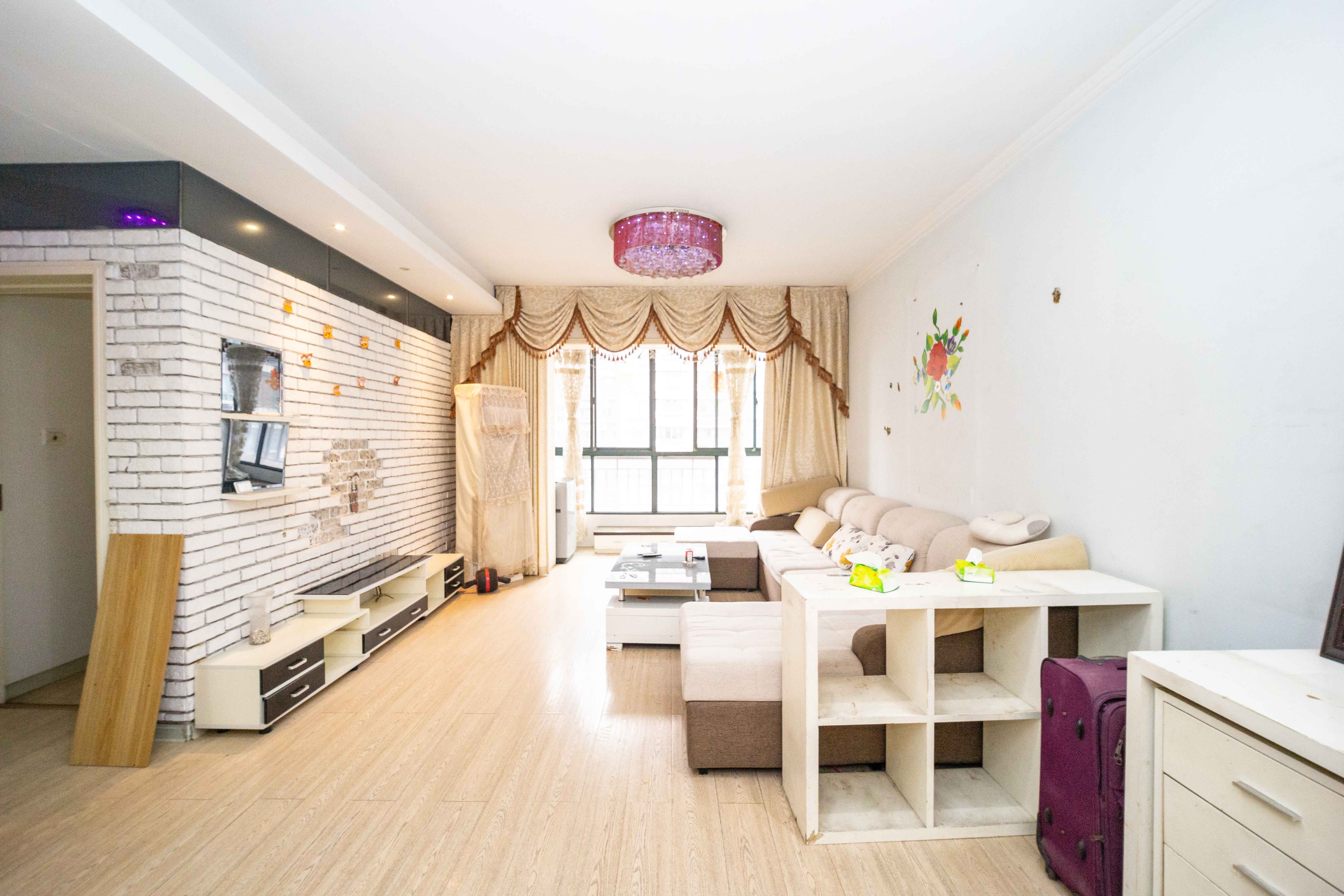 东玺门 2室2厅1卫 66.0万 东玺门 2室2厅1卫 66.0万客厅