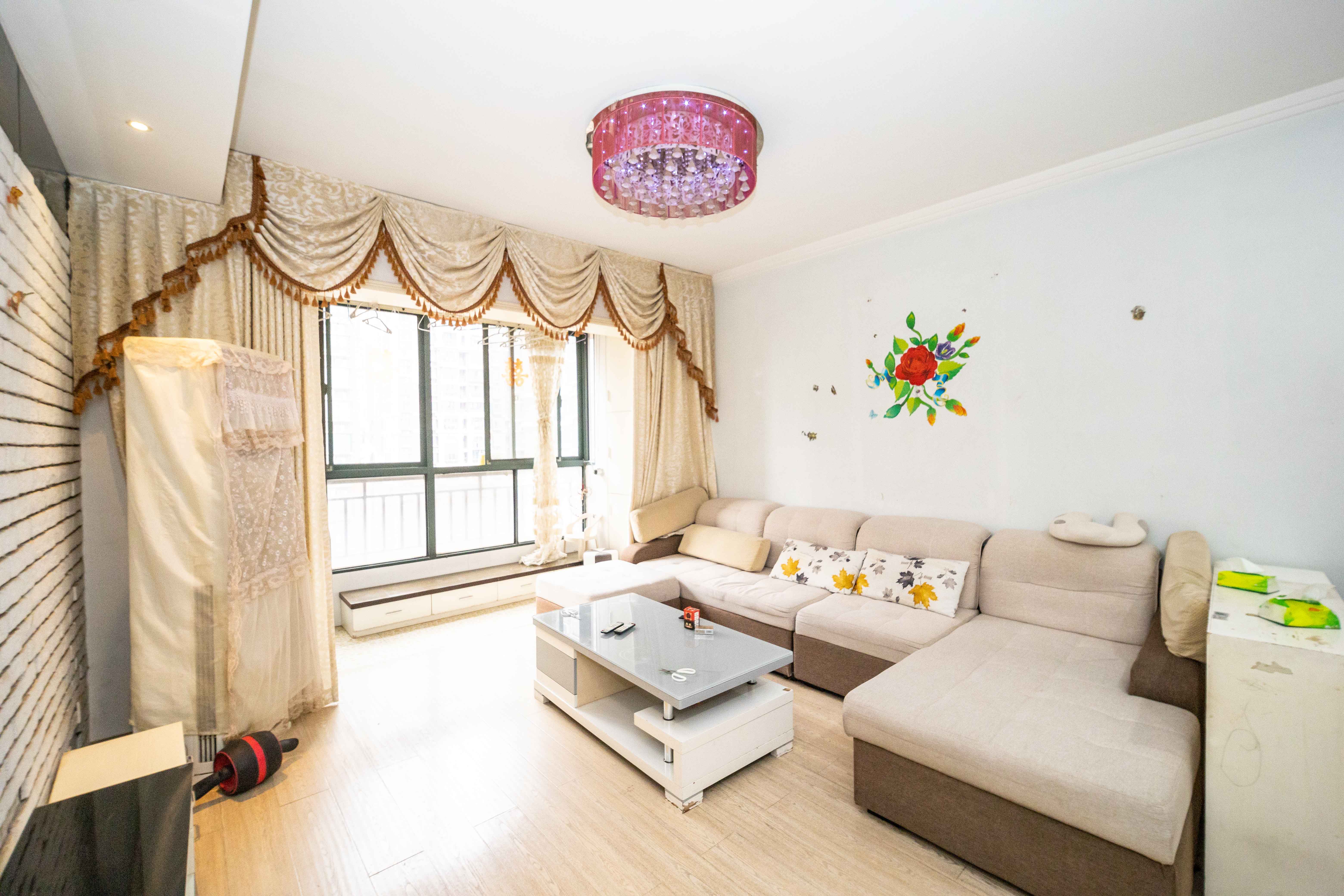 东玺门 2室2厅1卫 66.0万 东玺门 2室2厅1卫 66.0万客厅