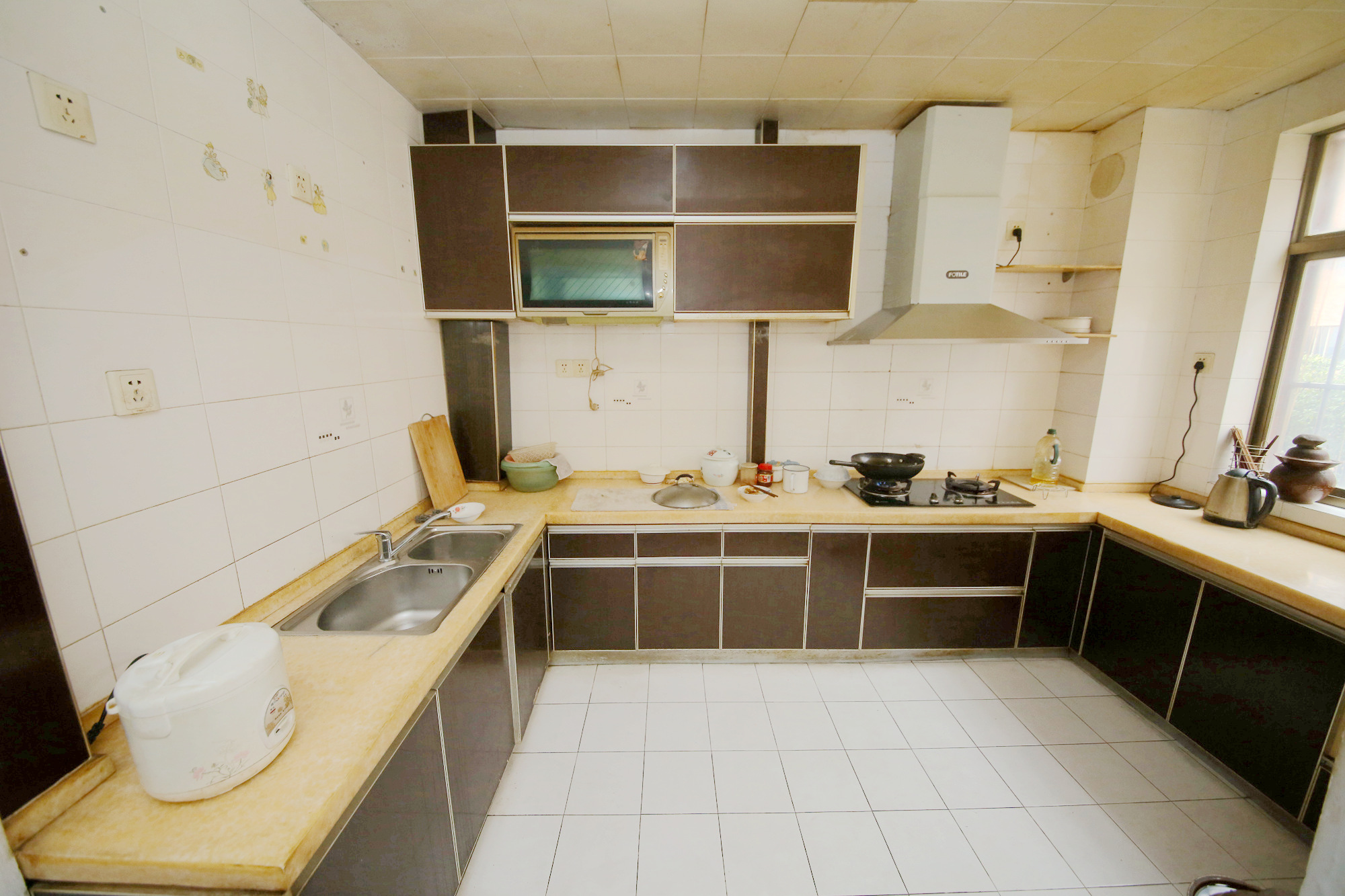 泰时新雅园  3室2厅2卫    94.0万厨房