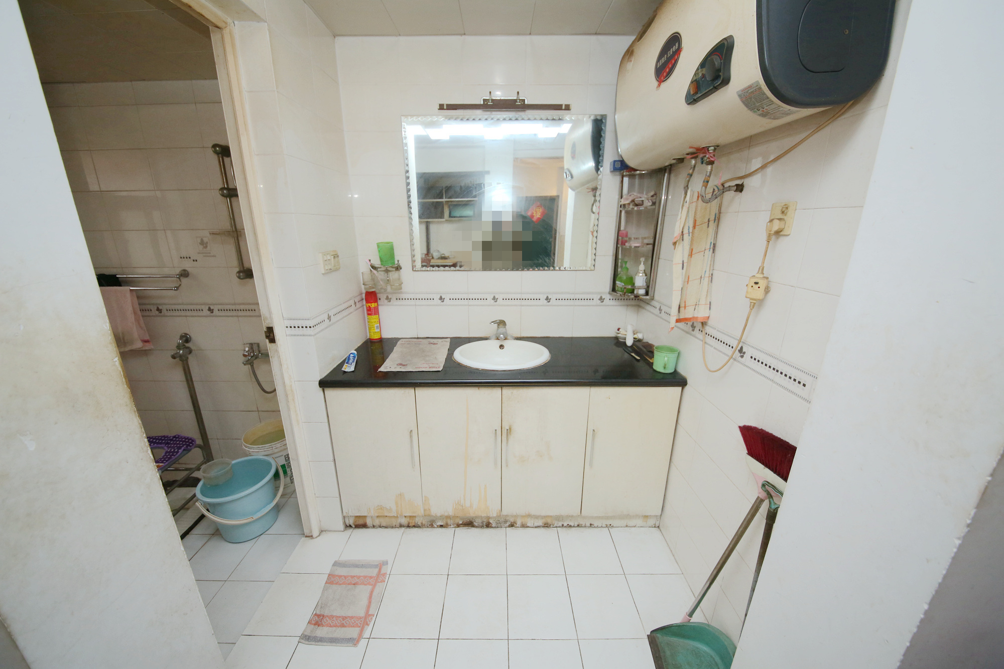 泰时新雅园  3室2厅2卫    94.0万卫生间