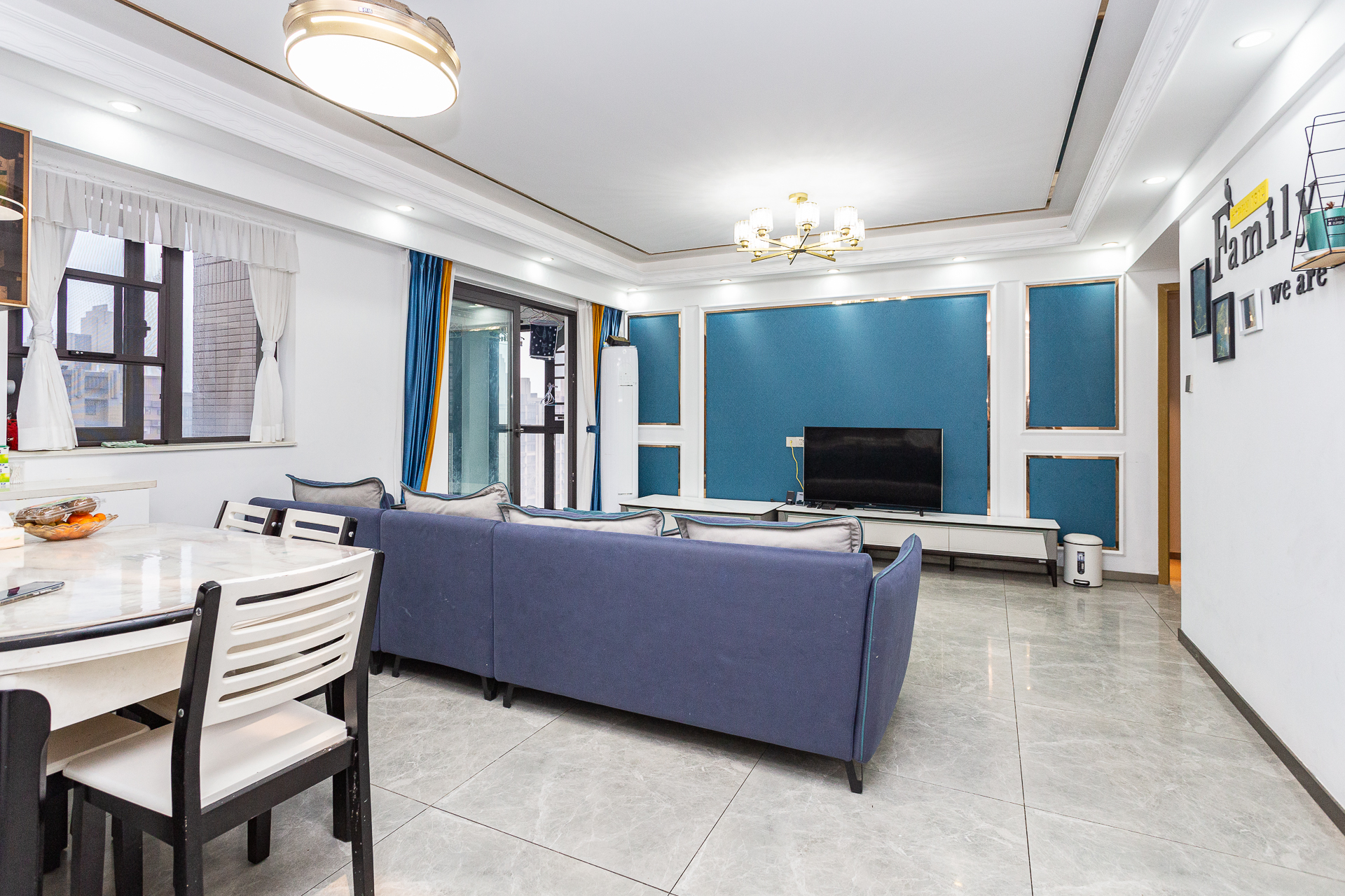 时代倾城四期 3室2厅2卫 106.0万 时代倾城四期 3室2厅2卫 106.0万客厅