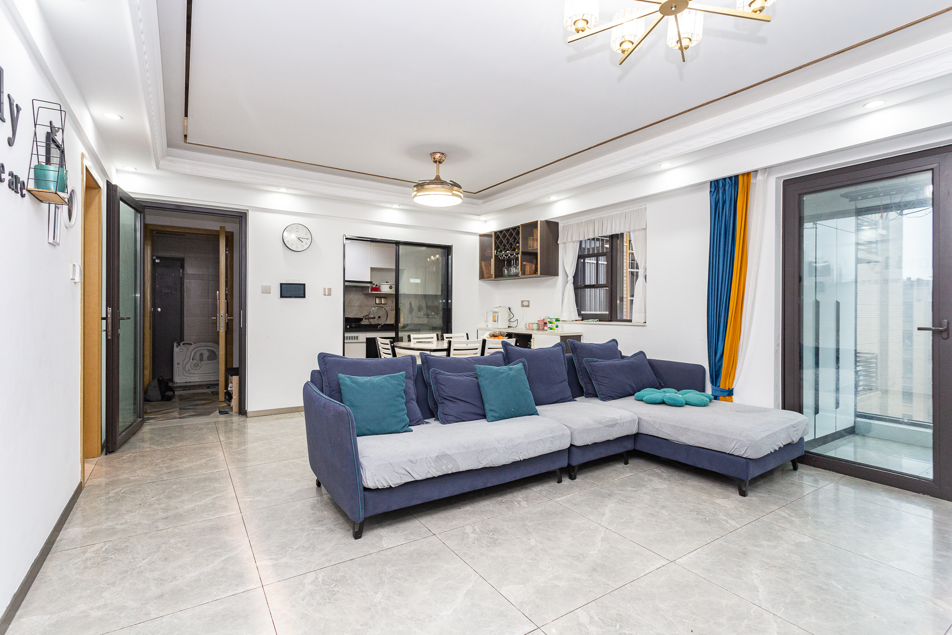 时代倾城四期 3室2厅2卫 106.0万 时代倾城四期 3室2厅2卫 106.0万客厅