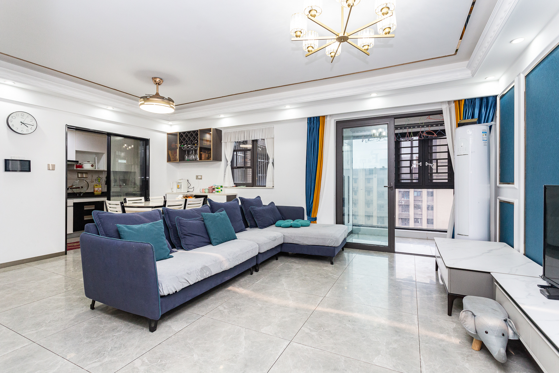 时代倾城四期 3室2厅2卫 106.0万 时代倾城四期 3室2厅2卫 106.0万客厅