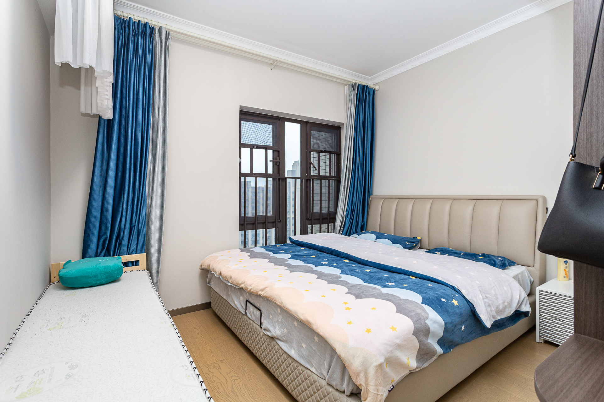 时代倾城四期 3室2厅2卫 106.0万 时代倾城四期 3室2厅2卫 106.0万卧室