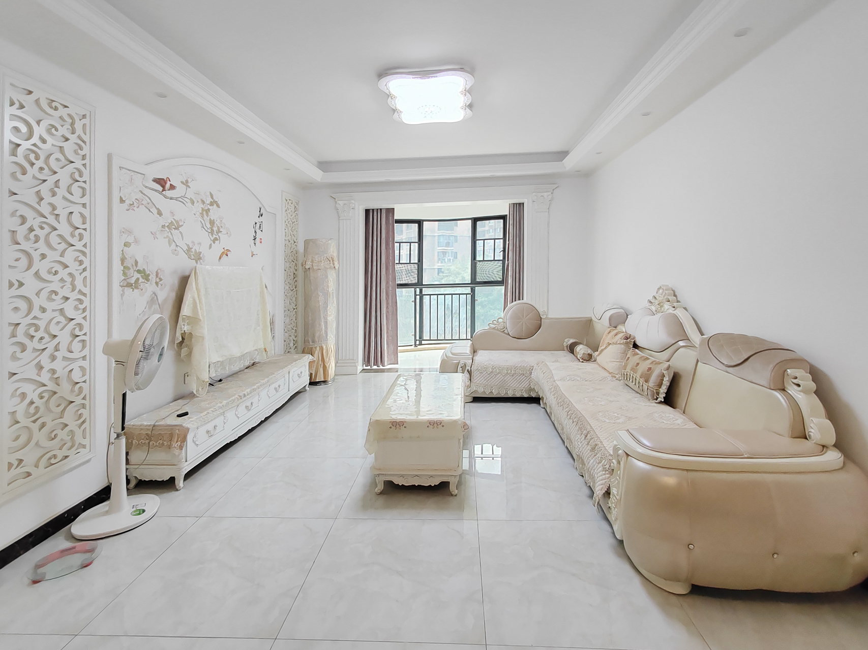 名家翡翠花园 3室2厅1卫 149.0万 名家翡翠花园 3室2厅1卫 149.0万客厅