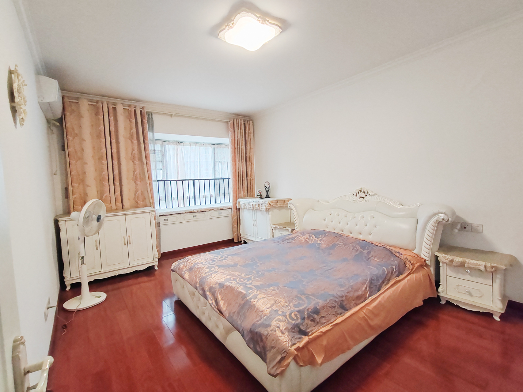 名家翡翠花园  3室2厅1卫    149.0万卧室