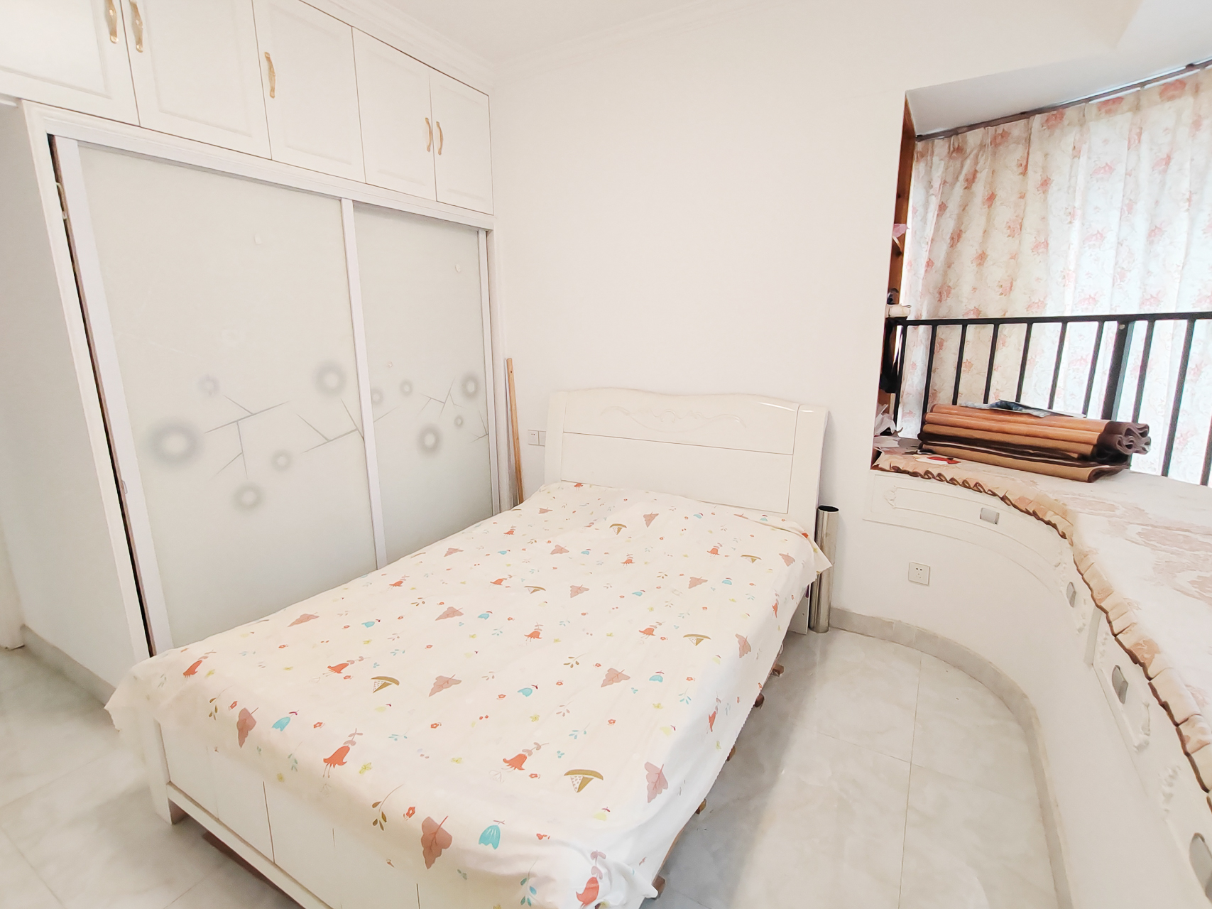 名家翡翠花园 3室2厅1卫 149.0万 名家翡翠花园 3室2厅1卫 149.0万卧室