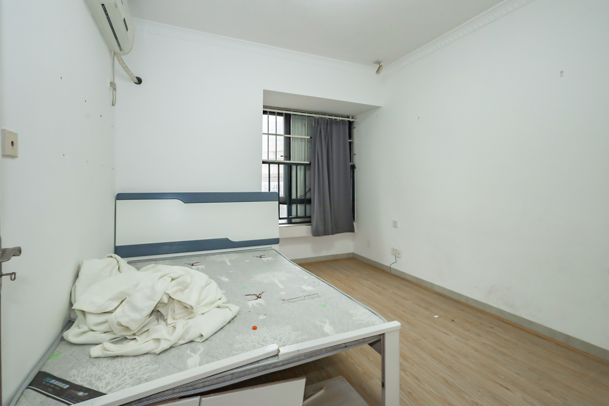 奥克斯广场 2室2厅1卫 72.8万 奥克斯广场 2室2厅1卫 72.8万卧室