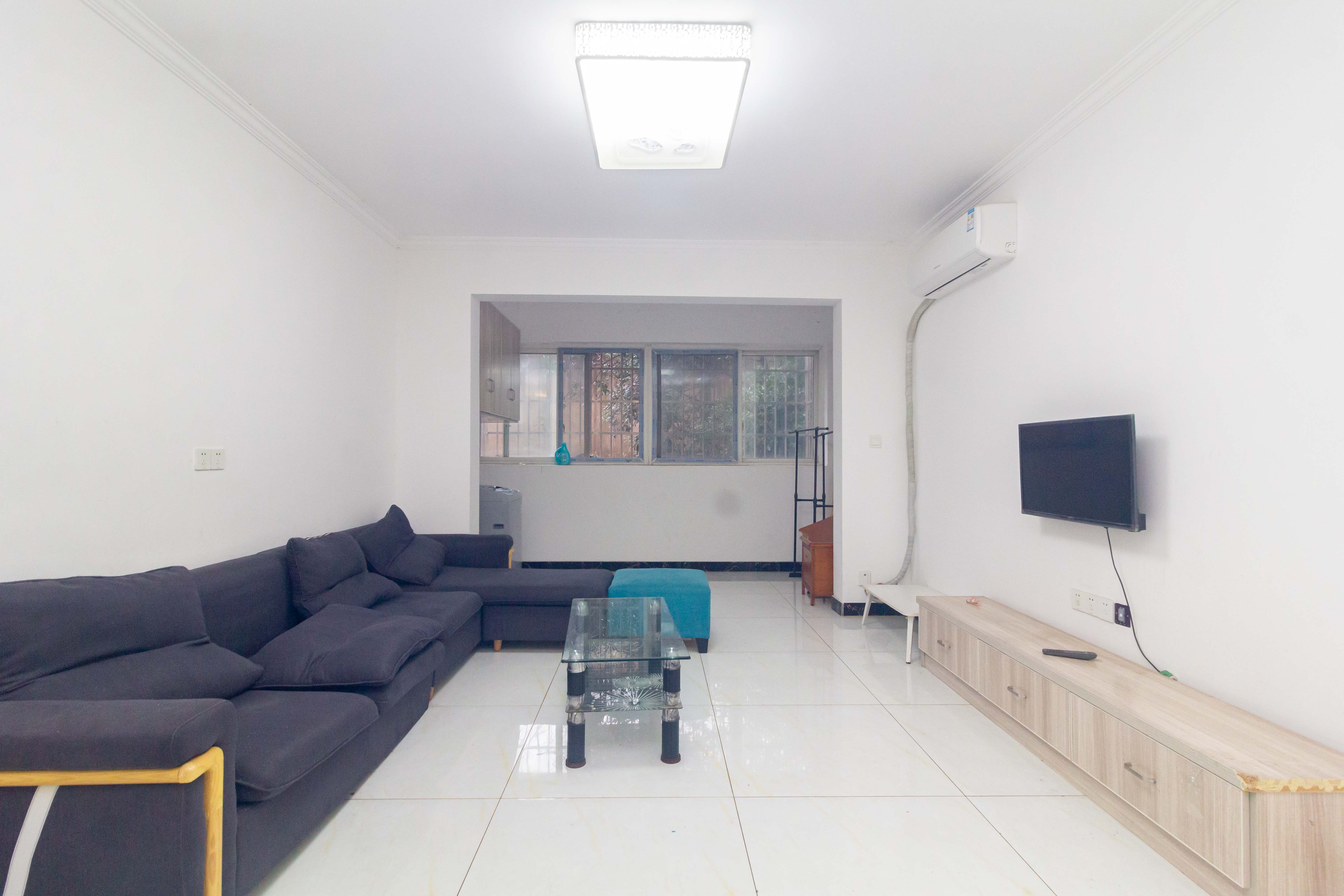 东门尚苑 2室2厅1卫 48.0万 东门尚苑 2室2厅1卫 48.0万客厅