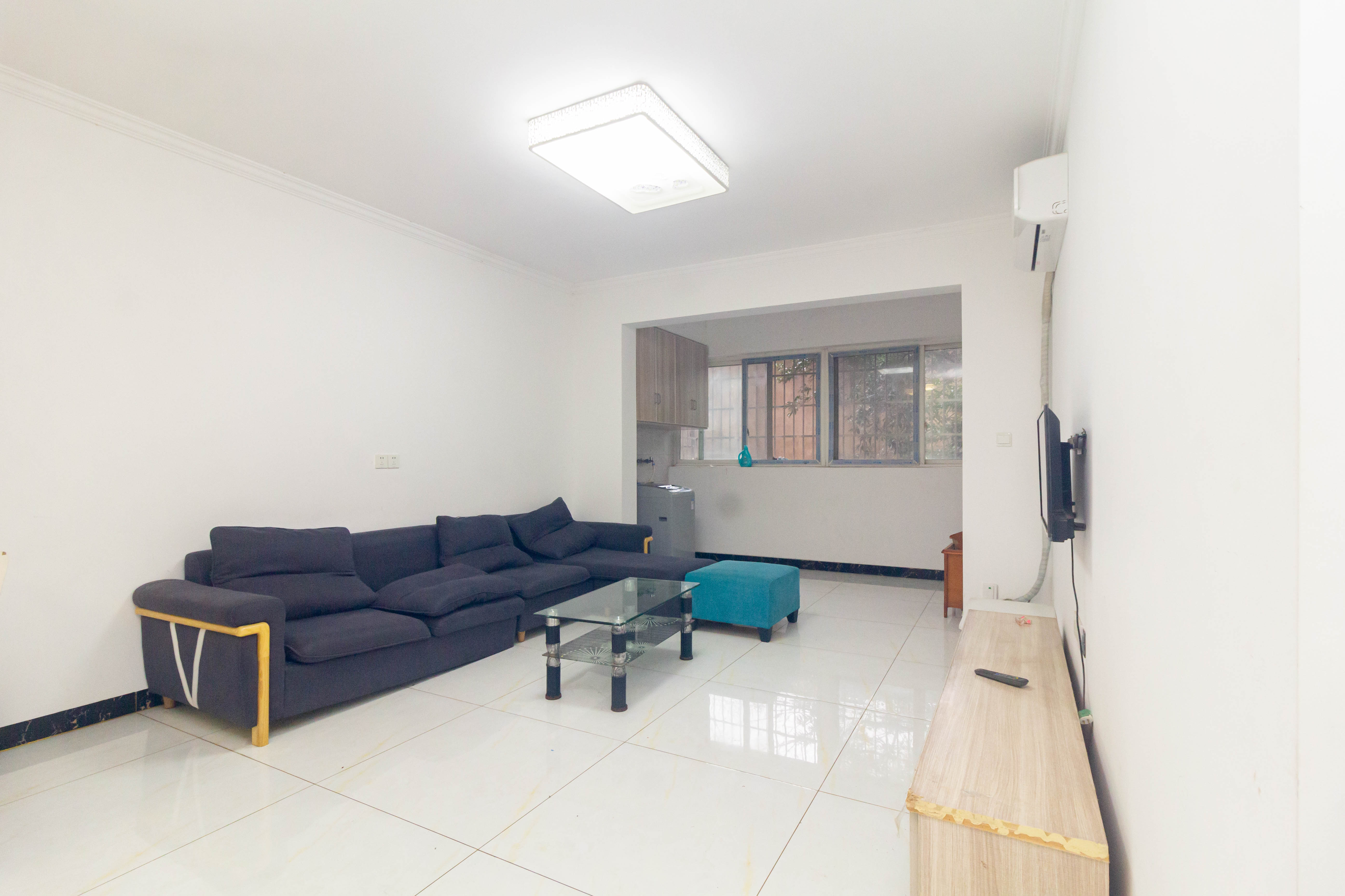 东门尚苑 2室2厅1卫 48.0万 东门尚苑 2室2厅1卫 48.0万客厅