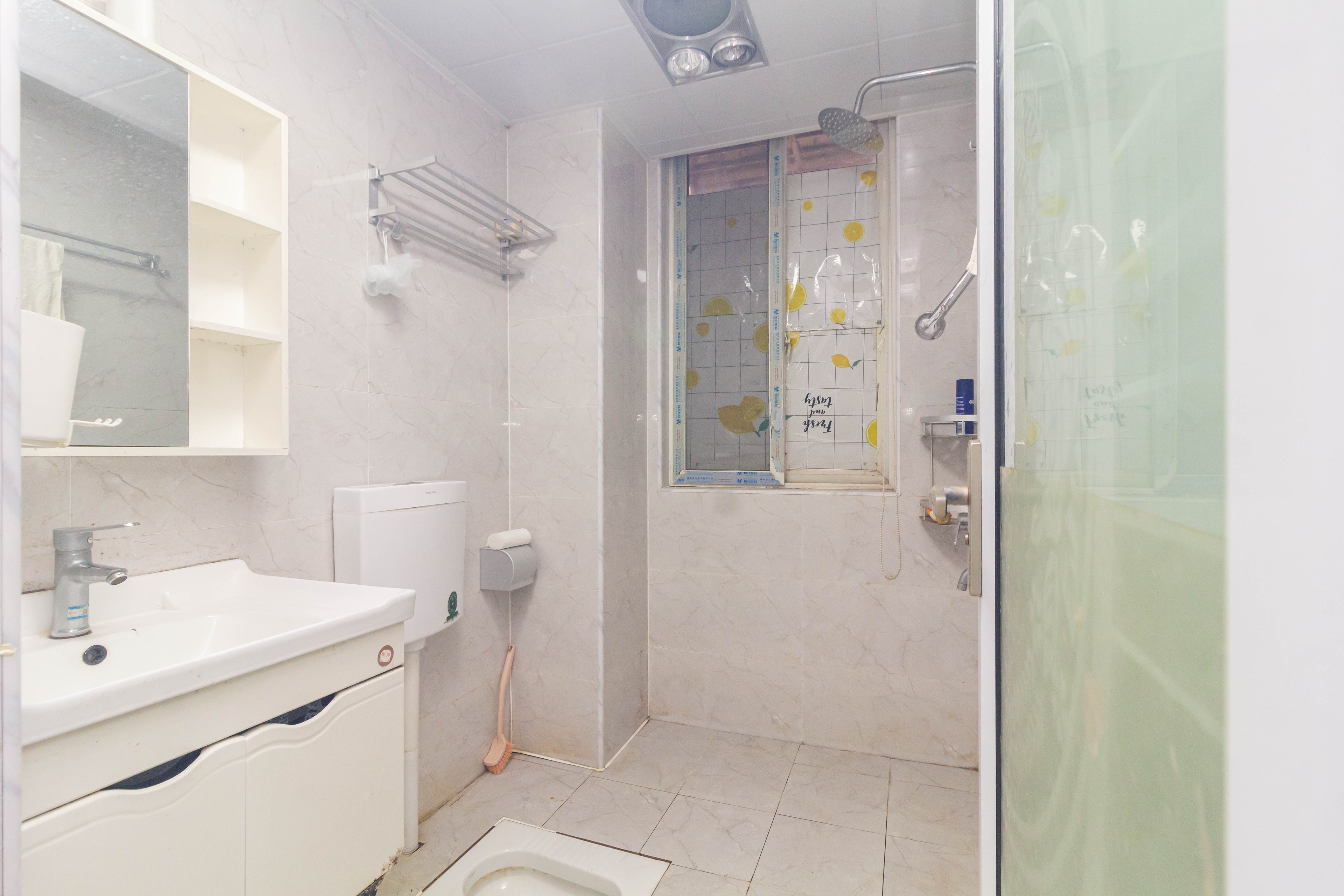 东门尚苑 2室2厅1卫 48.0万 东门尚苑 2室2厅1卫 48.0万卫生间