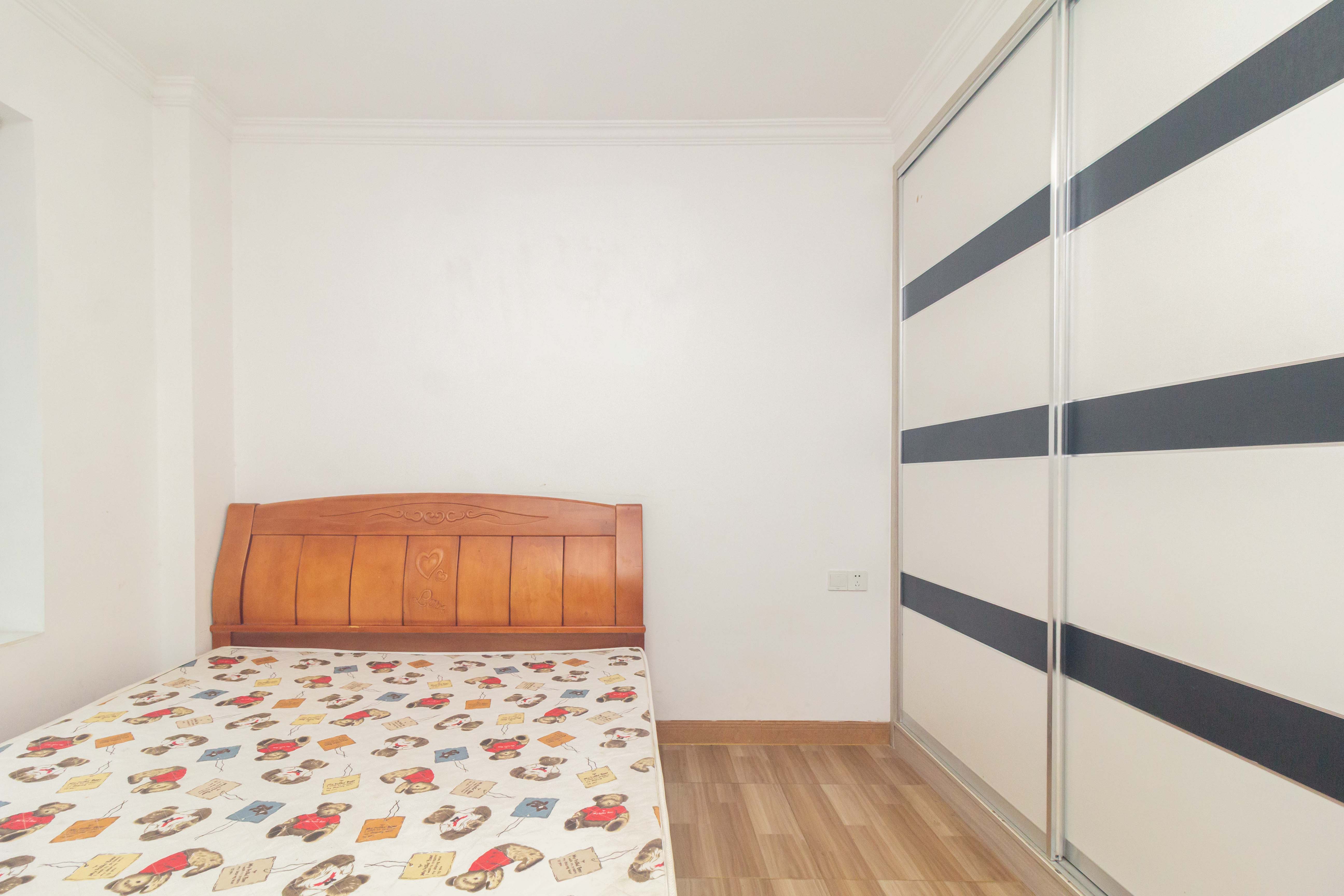 东门尚苑 2室2厅1卫 48.0万 东门尚苑 2室2厅1卫 48.0万卧室