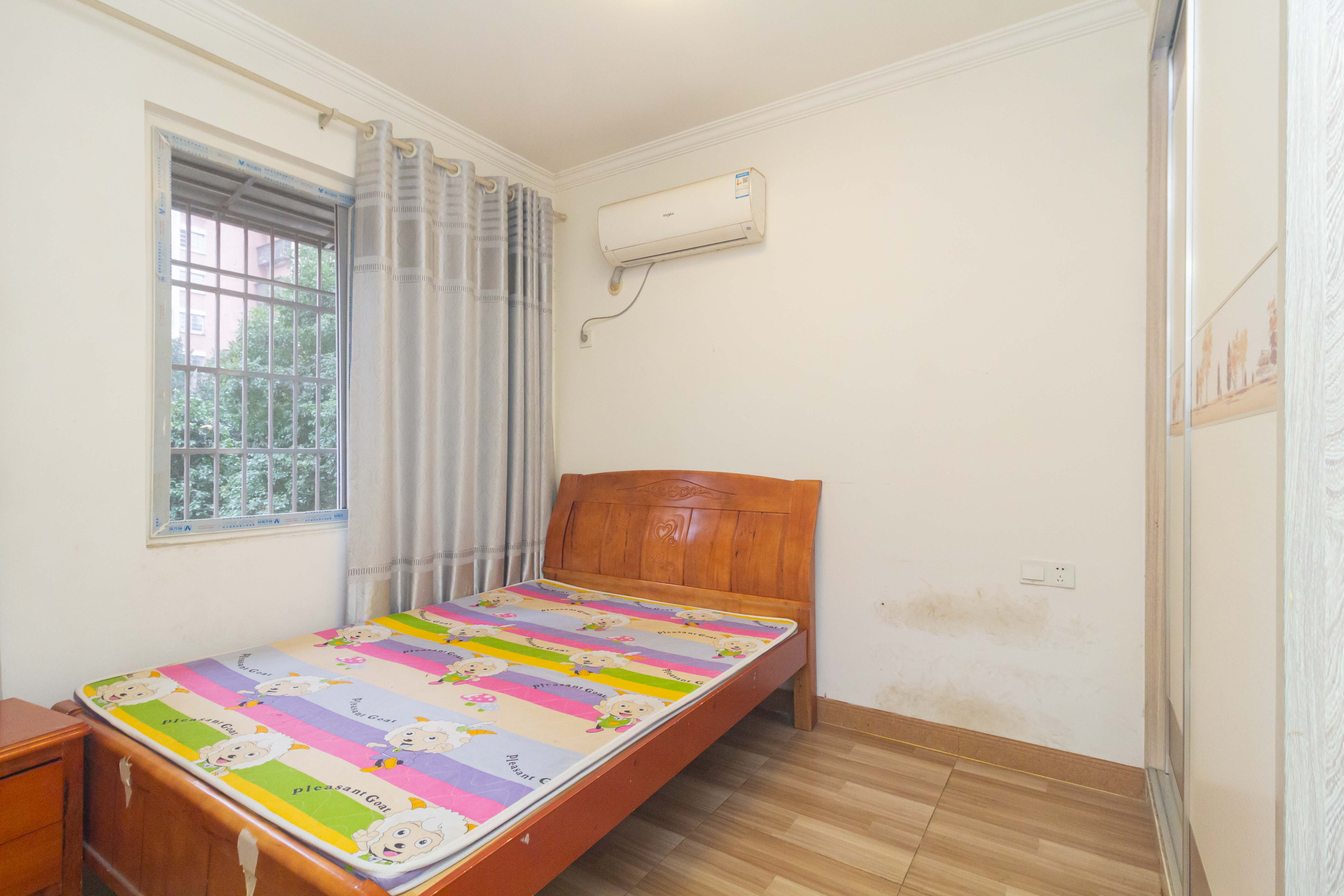 东门尚苑 2室2厅1卫 48.0万 东门尚苑 2室2厅1卫 48.0万卧室