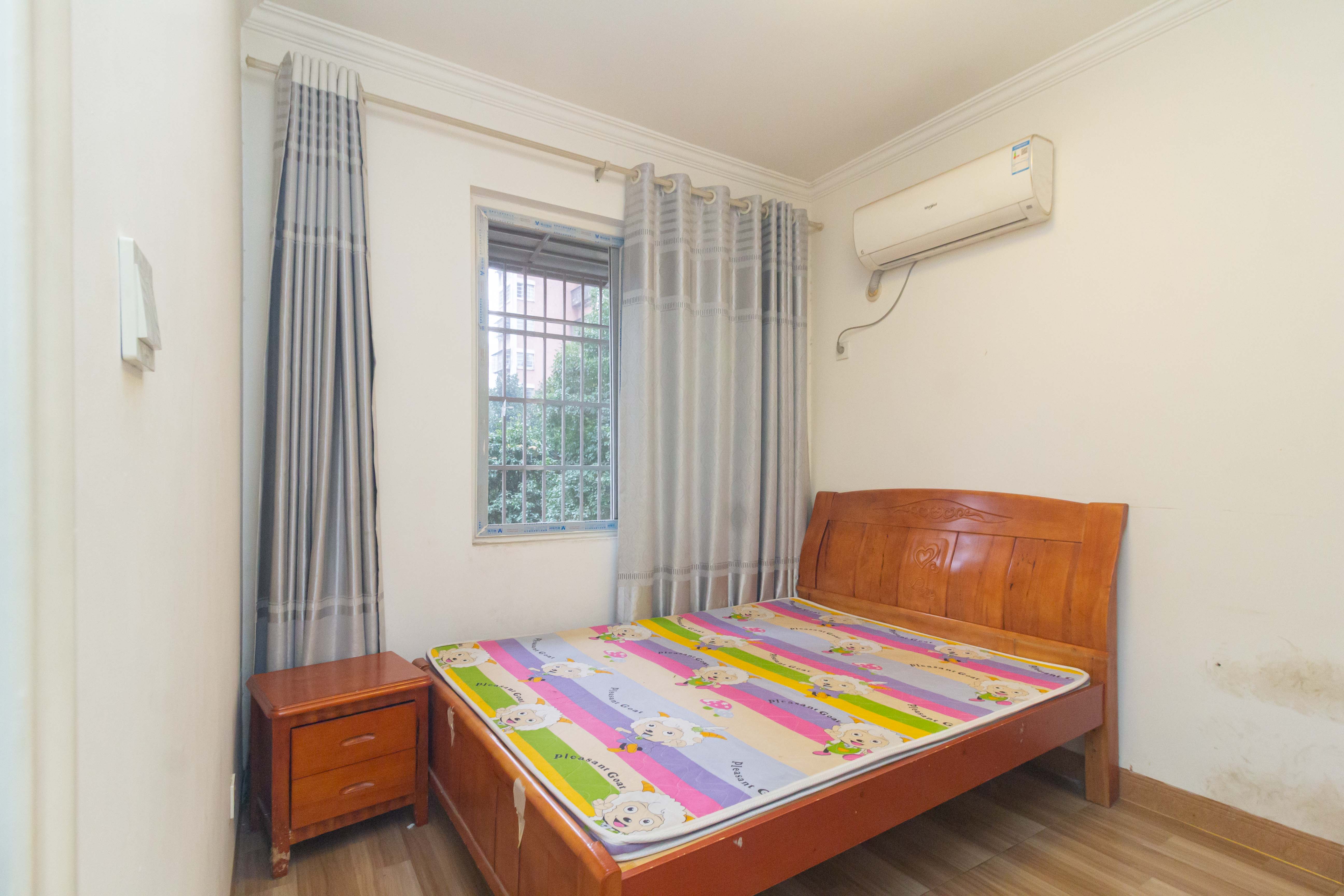 东门尚苑 2室2厅1卫 48.0万 东门尚苑 2室2厅1卫 48.0万卧室