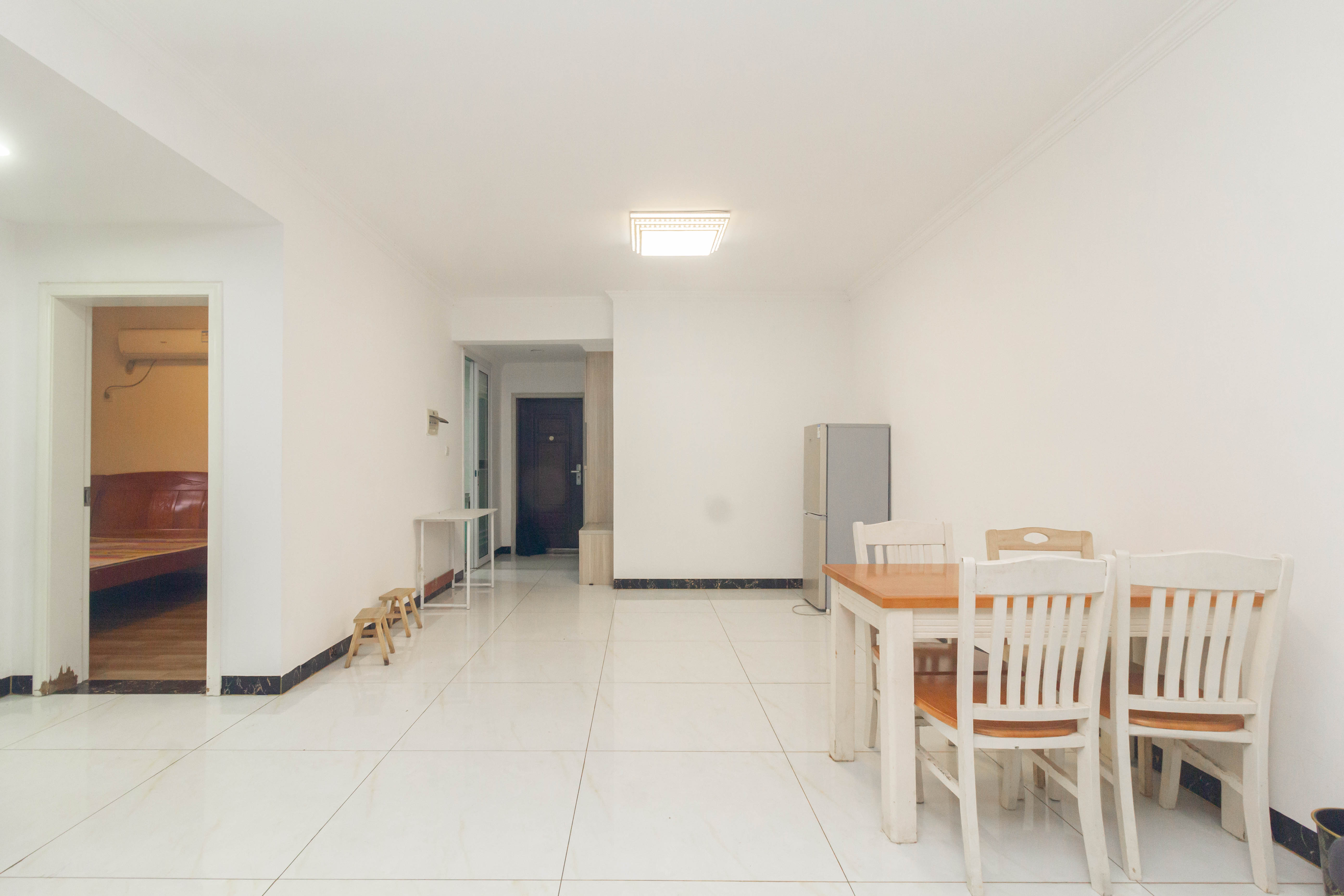 东门尚苑 2室2厅1卫 48.0万 东门尚苑 2室2厅1卫 48.0万客厅