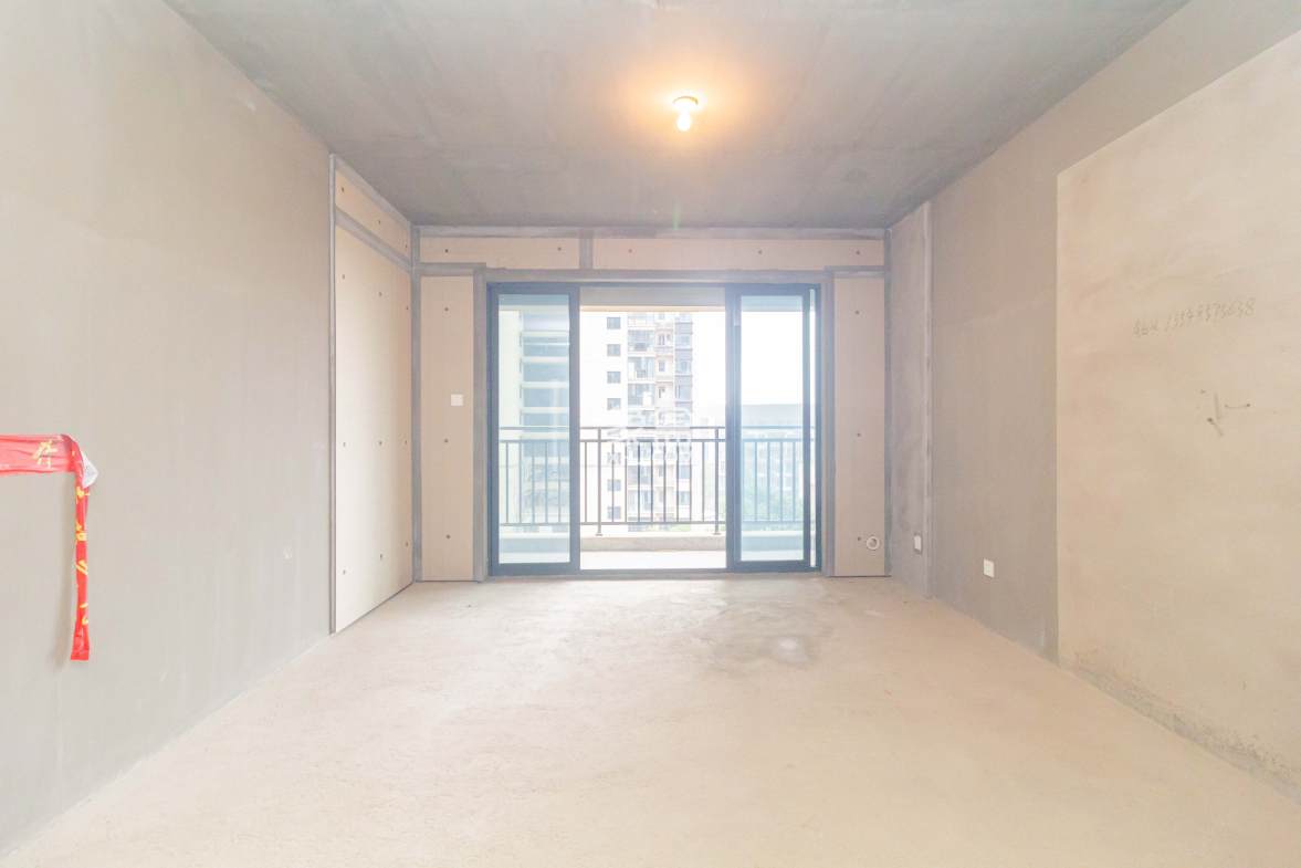 日盛湖湘花苑 4室2厅2卫 95.8万 日盛湖湘花苑 4室2厅2卫 95.8万客厅